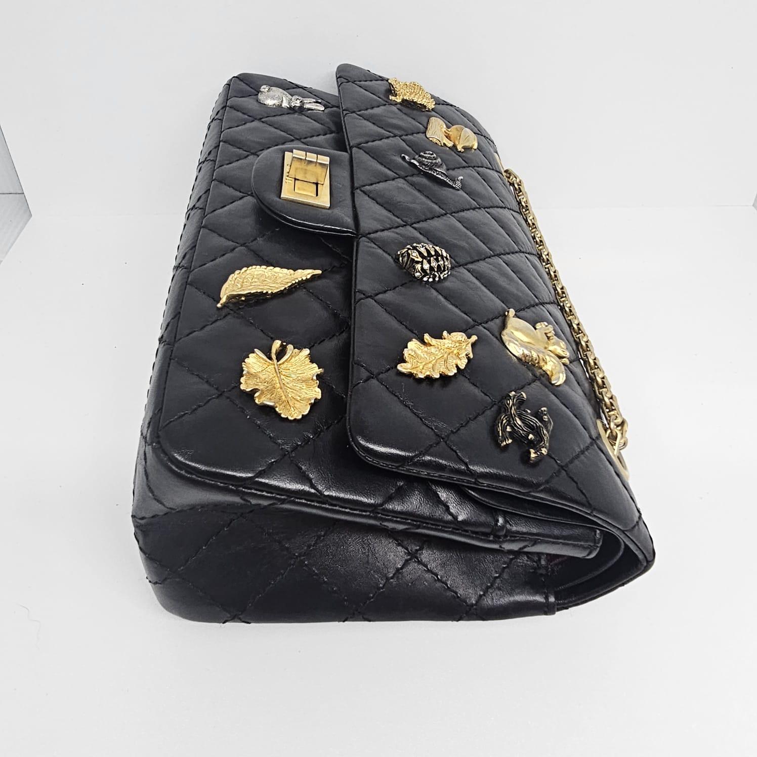 F/W 2018 Chanel Schwarz Gesteppte Lucky Charms Reissue Umhängetasche im Angebot 5
