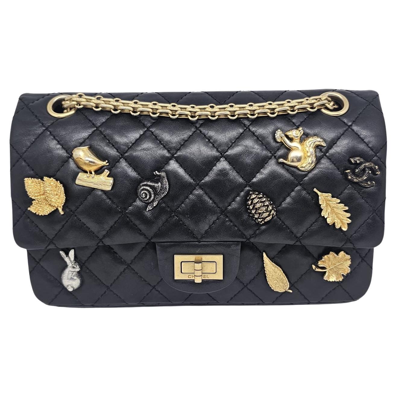 F/W 2018 Chanel Schwarz Gesteppte Lucky Charms Reissue Umhängetasche