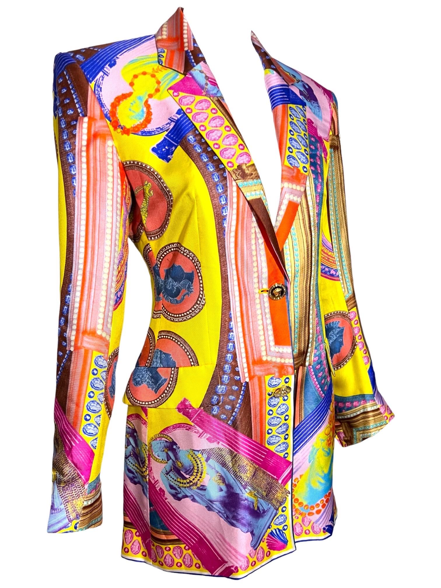 F/W 2019 Versace Runway Vittoria Printed Silk Multicolor Blazer For Sale 2