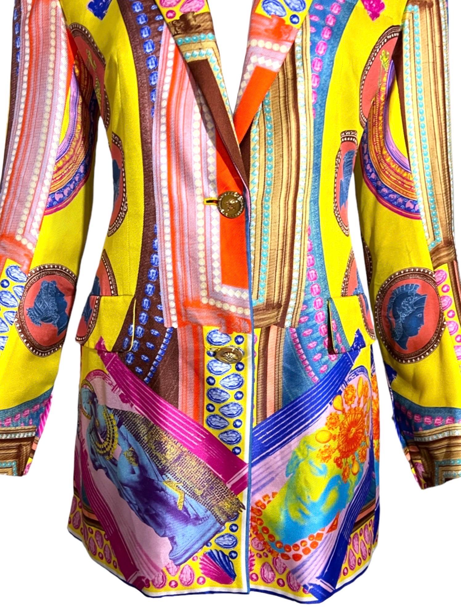 F/W 2019 Versace Runway Vittoria Printed Silk Multicolor Blazer For Sale 4
