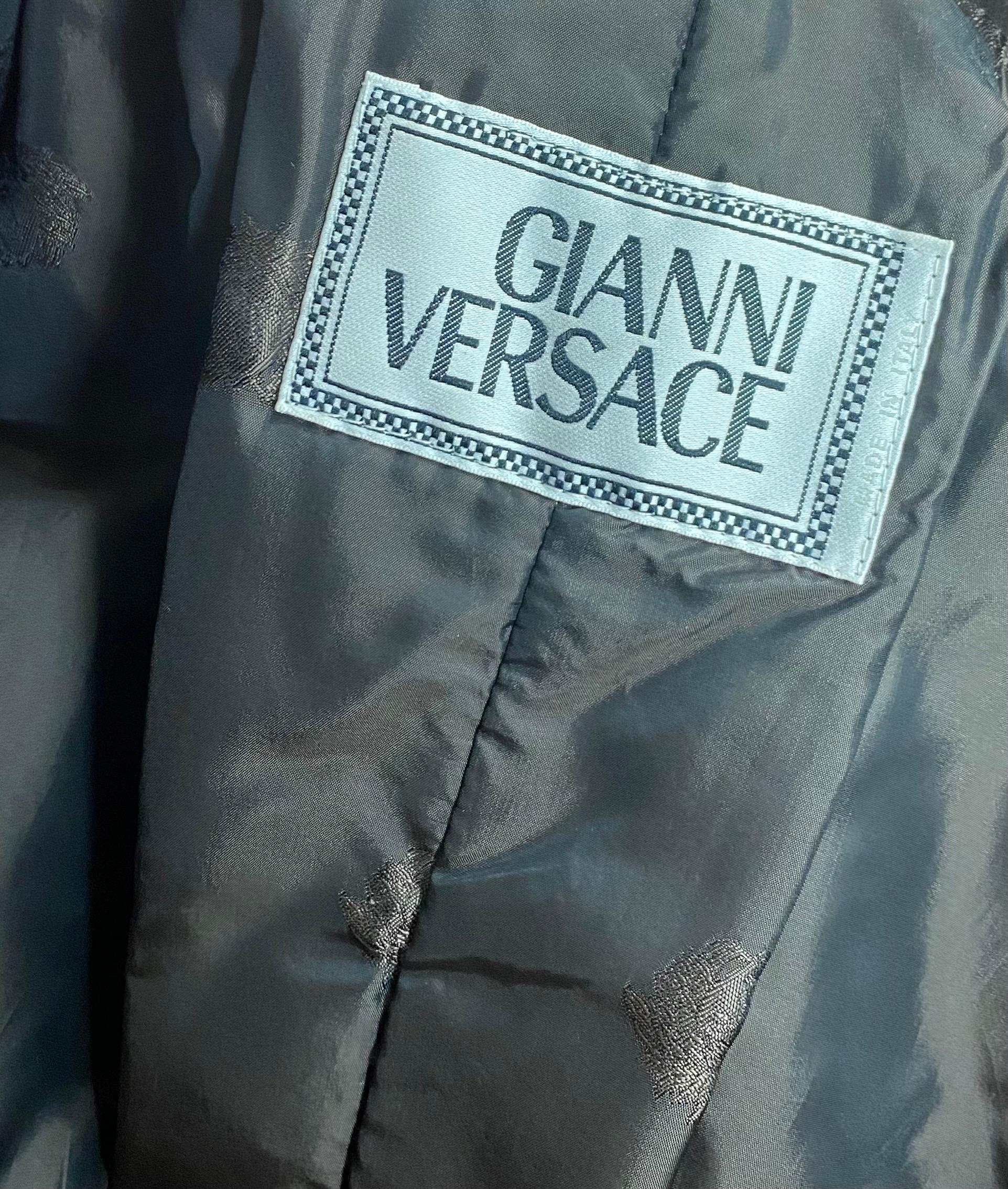 Vintage Gianni Versace F/W2001 Look#40 Schokoladenbrauner Wildledermantel mit Korsett im Angebot 1