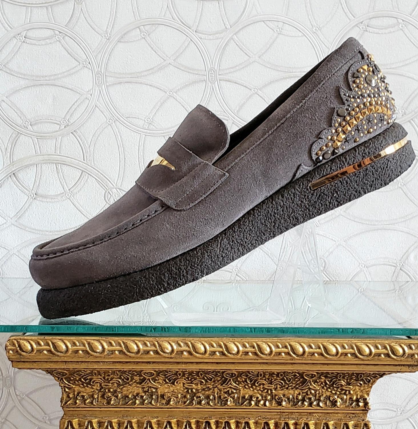 F/W2013 Look #22 NEW VERSACE GRAY SUEDE LEATHER LOAFERS SHOES with STUDS 44 - 11 For Sale 8