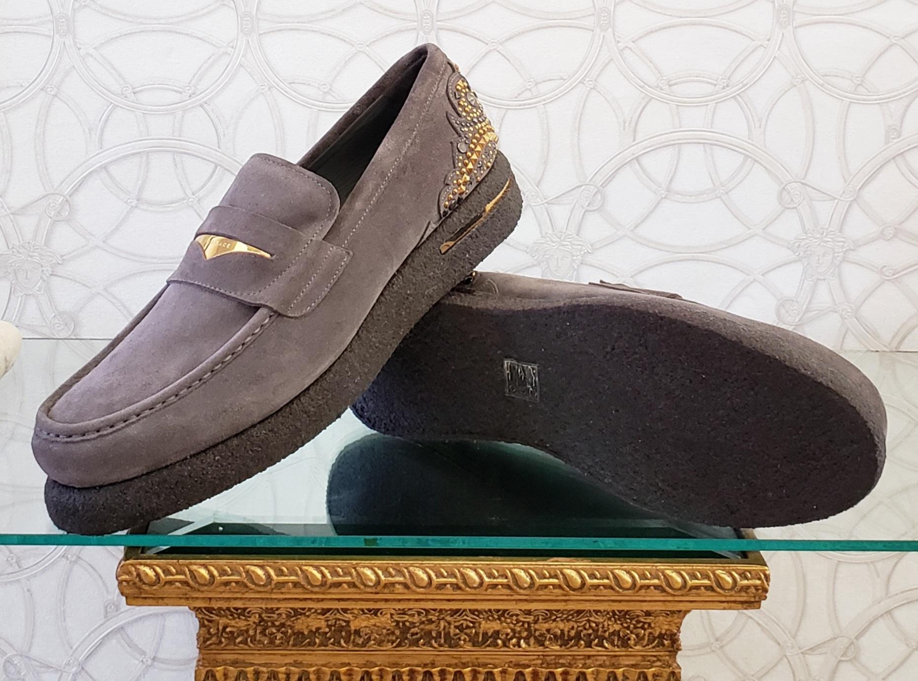 F/W2013 Look #22 NEW VERSACE GRAY SUEDE LEATHER LOAFERS SHOES with STUDS 44 - 11 For Sale 3