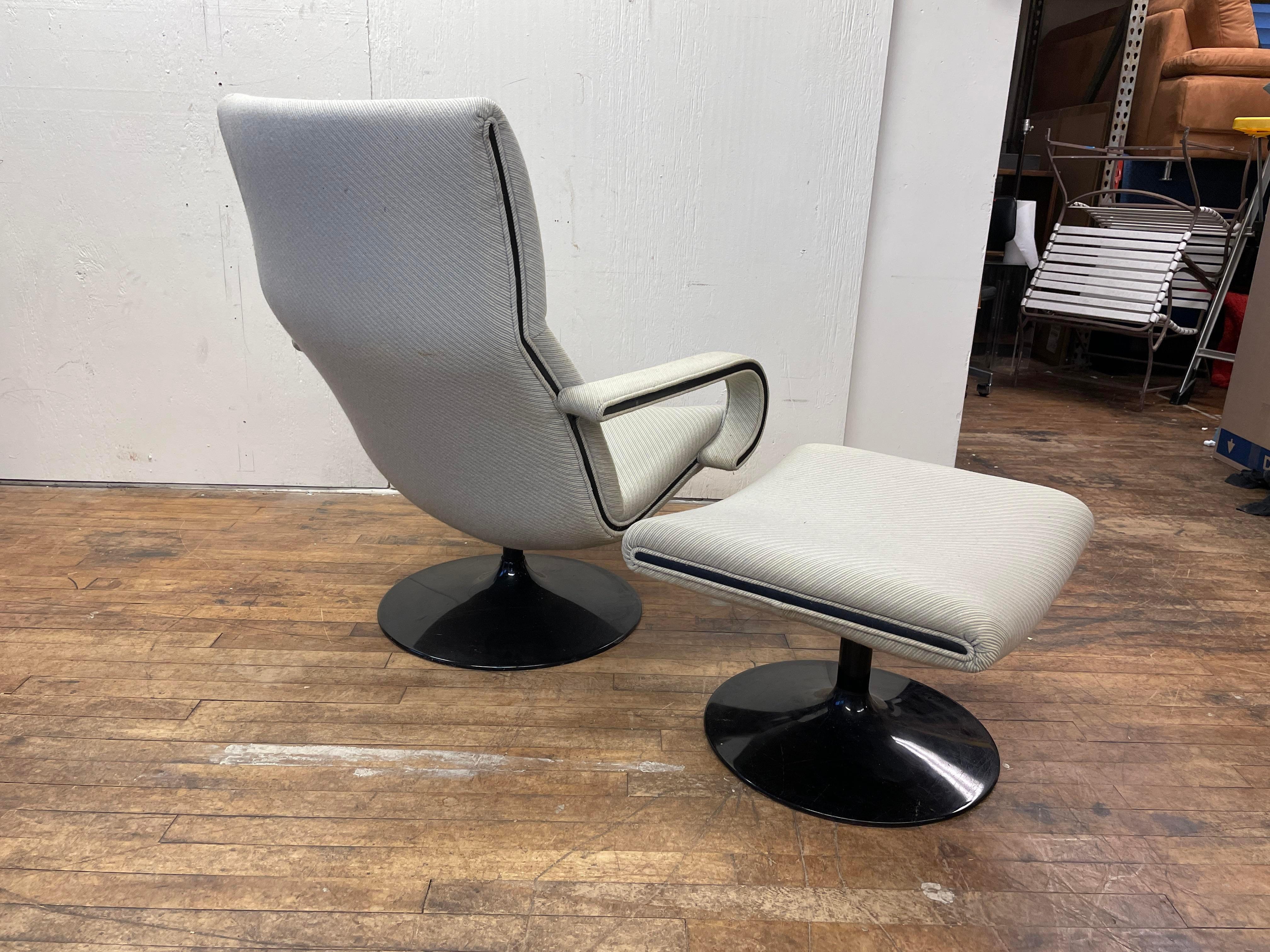 F141 Swivel Lounge Chair and Ottoman by Geoffrey Harcourt for Artifort 2