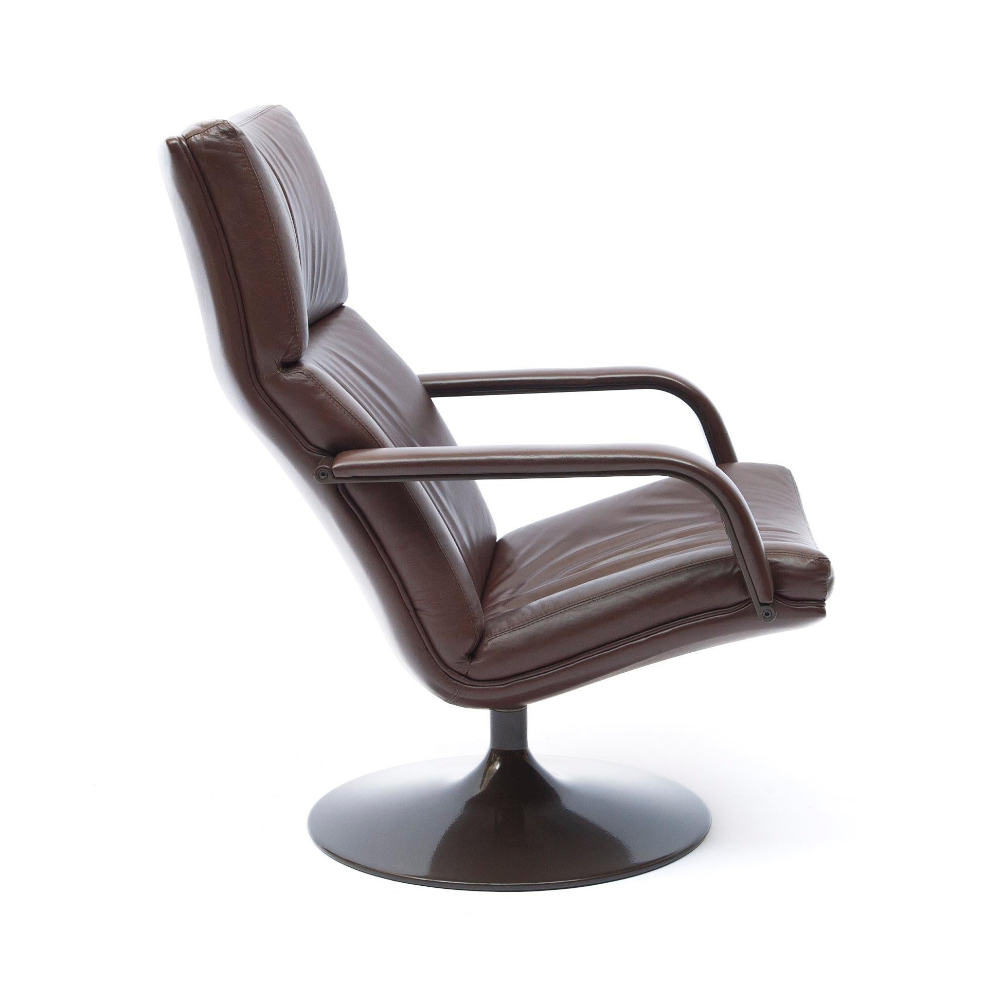 Dutch F142 Disk Base Swivel Chair by Geoffrey Harcourt for Artifort, 1970s For Sale