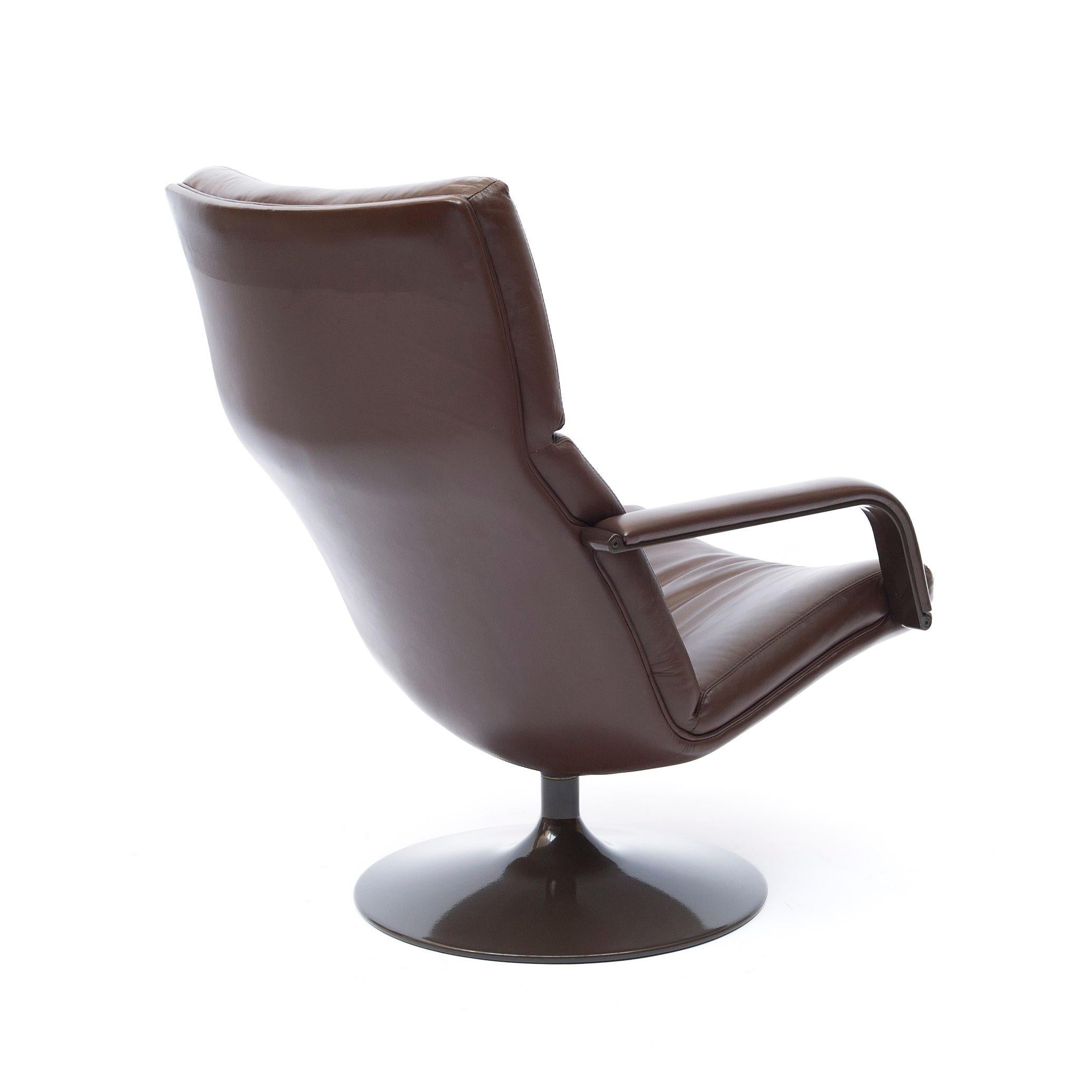 F142 Disk Base Swivel Chair by Geoffrey Harcourt for Artifort, 1970s In Good Condition For Sale In Hilversum, NL