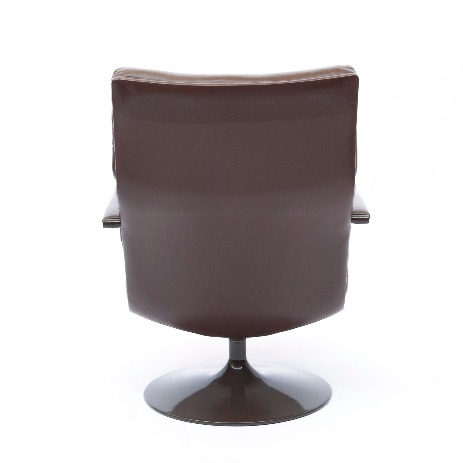 Late 20th Century F142 Disk Base Swivel Chair by Geoffrey Harcourt for Artifort, 1970s For Sale