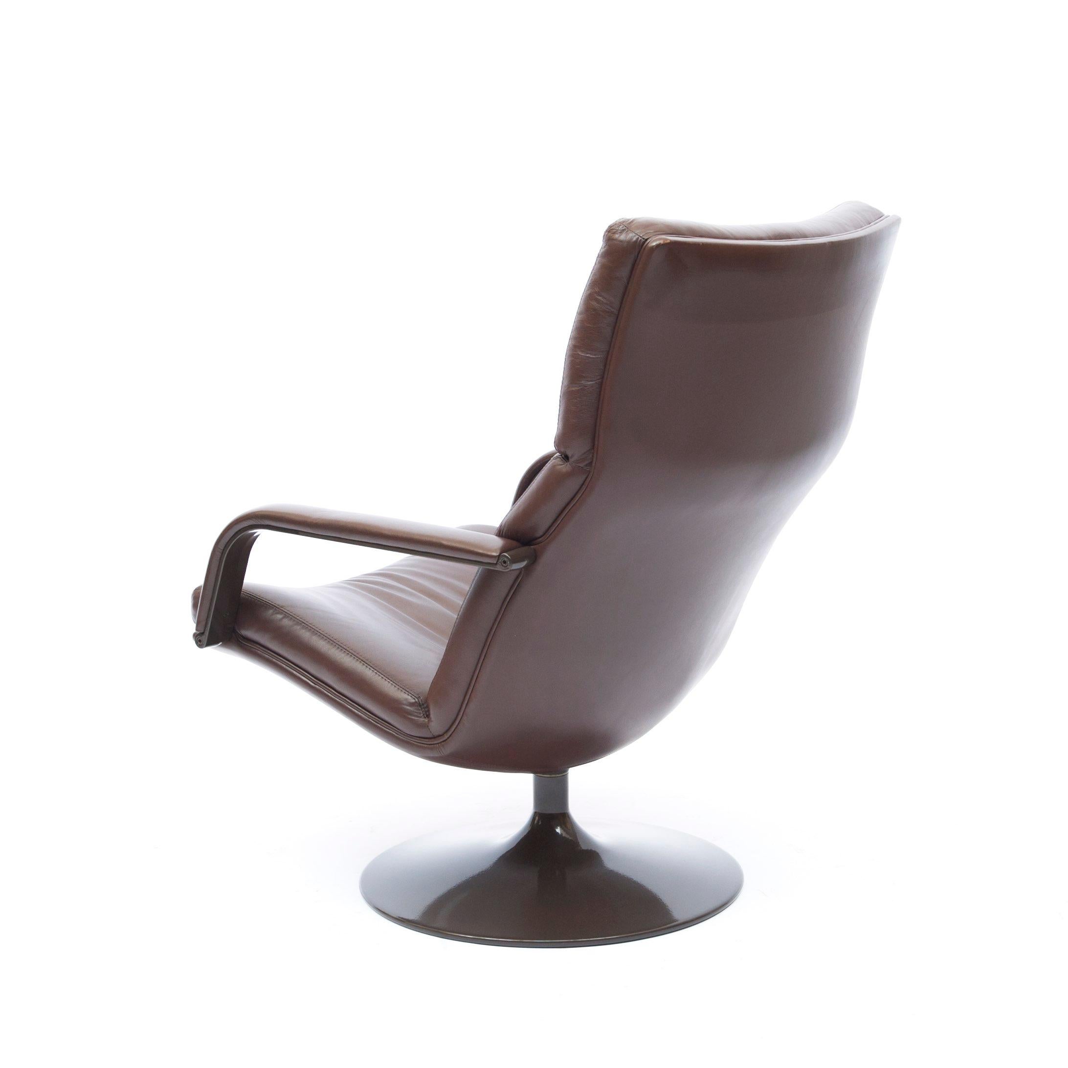 Leather F142 Disk Base Swivel Chair by Geoffrey Harcourt for Artifort, 1970s For Sale