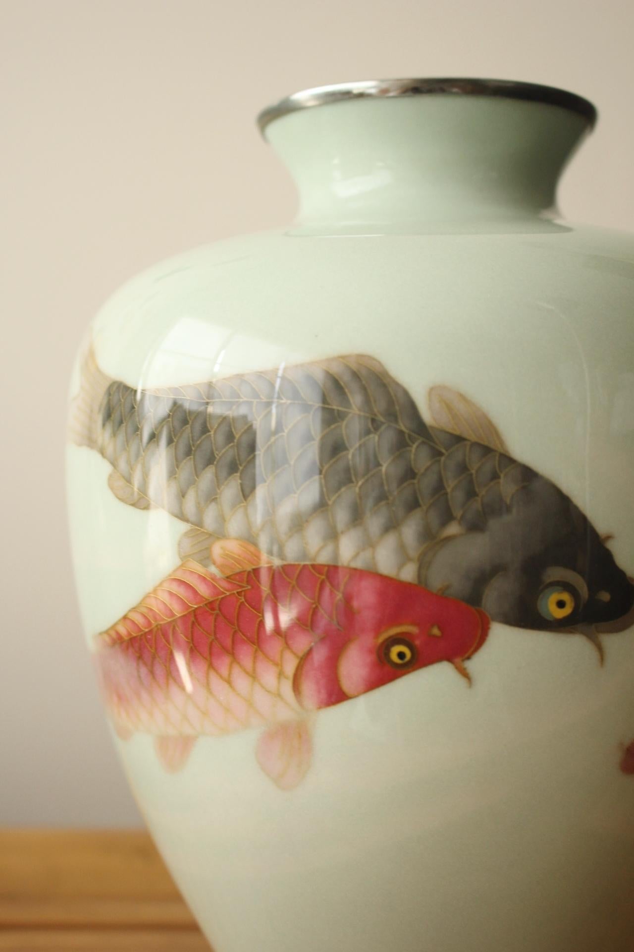 Japonais F3 Antiquités japonaises Art Shippo (Cloisonne) Vase à carpe en vente