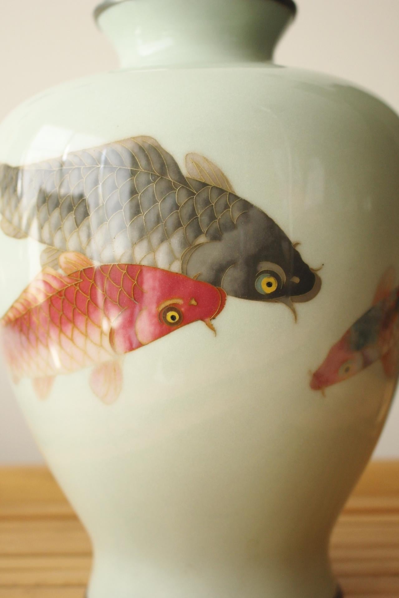 F3 Antiquités japonaises Art Shippo (Cloisonne) Vase à carpe Bon état - En vente à Niiza, JP