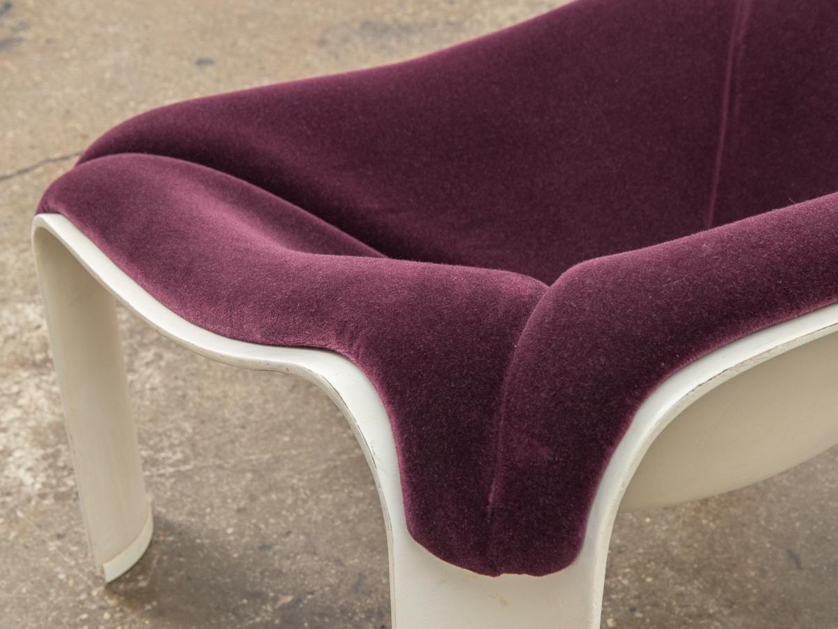 F300 Lounge Chair by Pierre Paulin In Good Condition In Brooklyn, NY