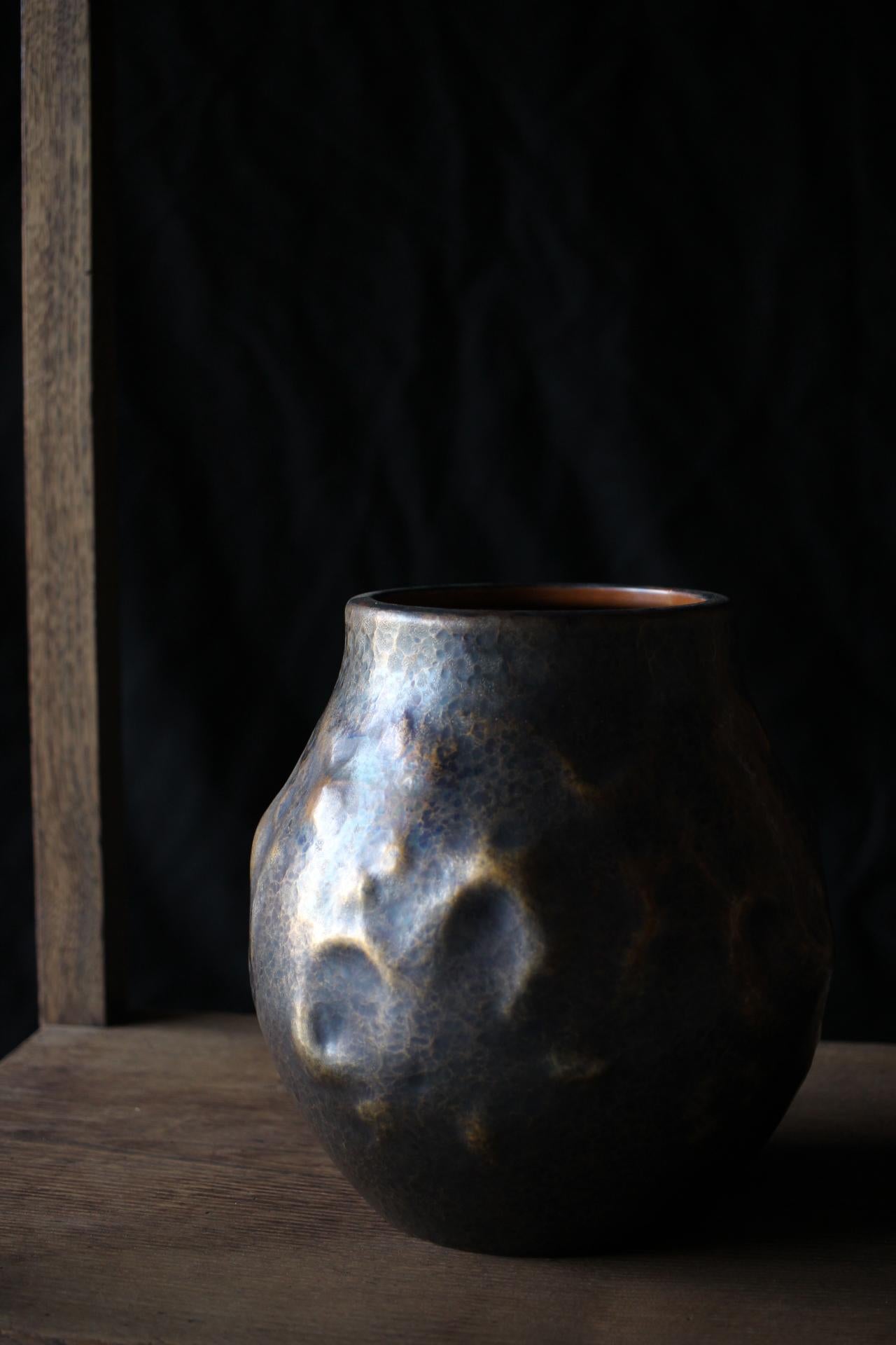 F5 Vieilles antiquités japonaises Gyokusen-do 玉川堂 Vase en cuivre martelé en vente 3