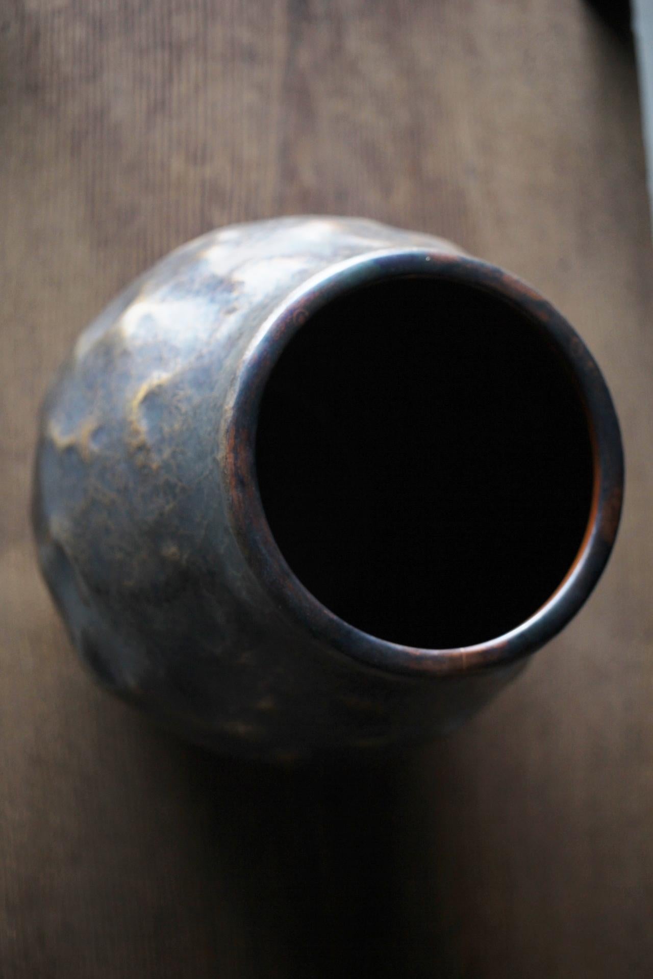 F5 Vieilles antiquités japonaises Gyokusen-do 玉川堂 Vase en cuivre martelé en vente 4