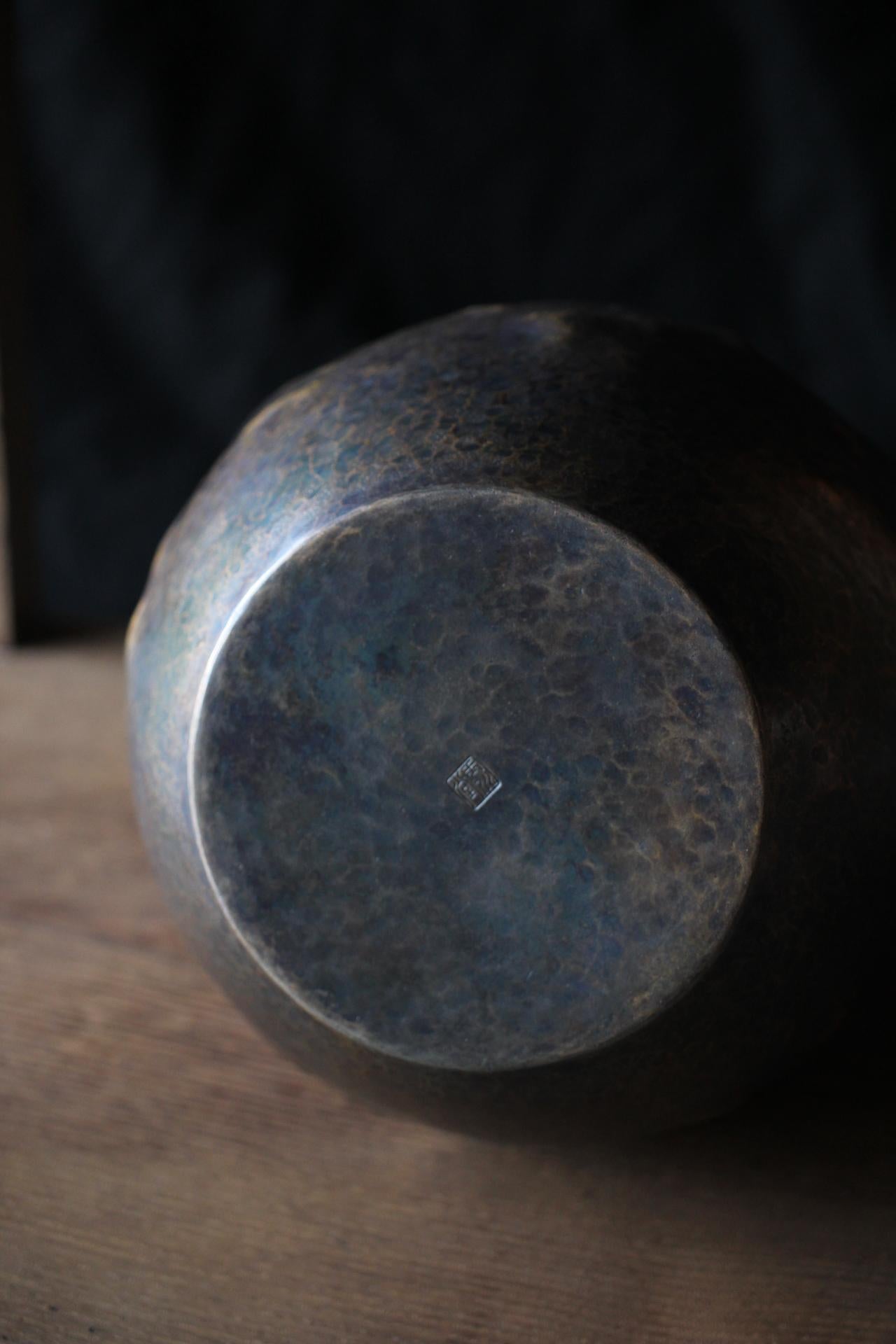 F5 Vieilles antiquités japonaises Gyokusen-do 玉川堂 Vase en cuivre martelé en vente 7