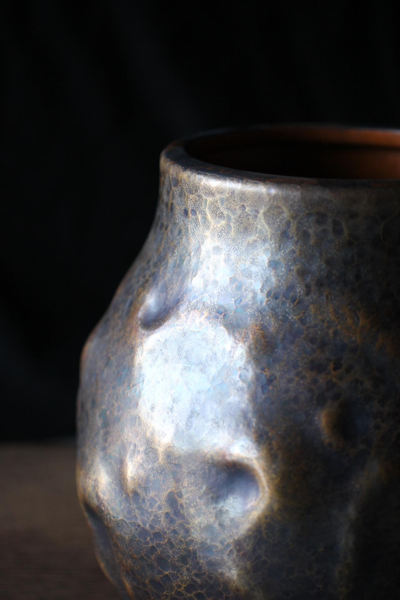 Cuivre F5 Vieilles antiquités japonaises Gyokusen-do 玉川堂 Vase en cuivre martelé en vente