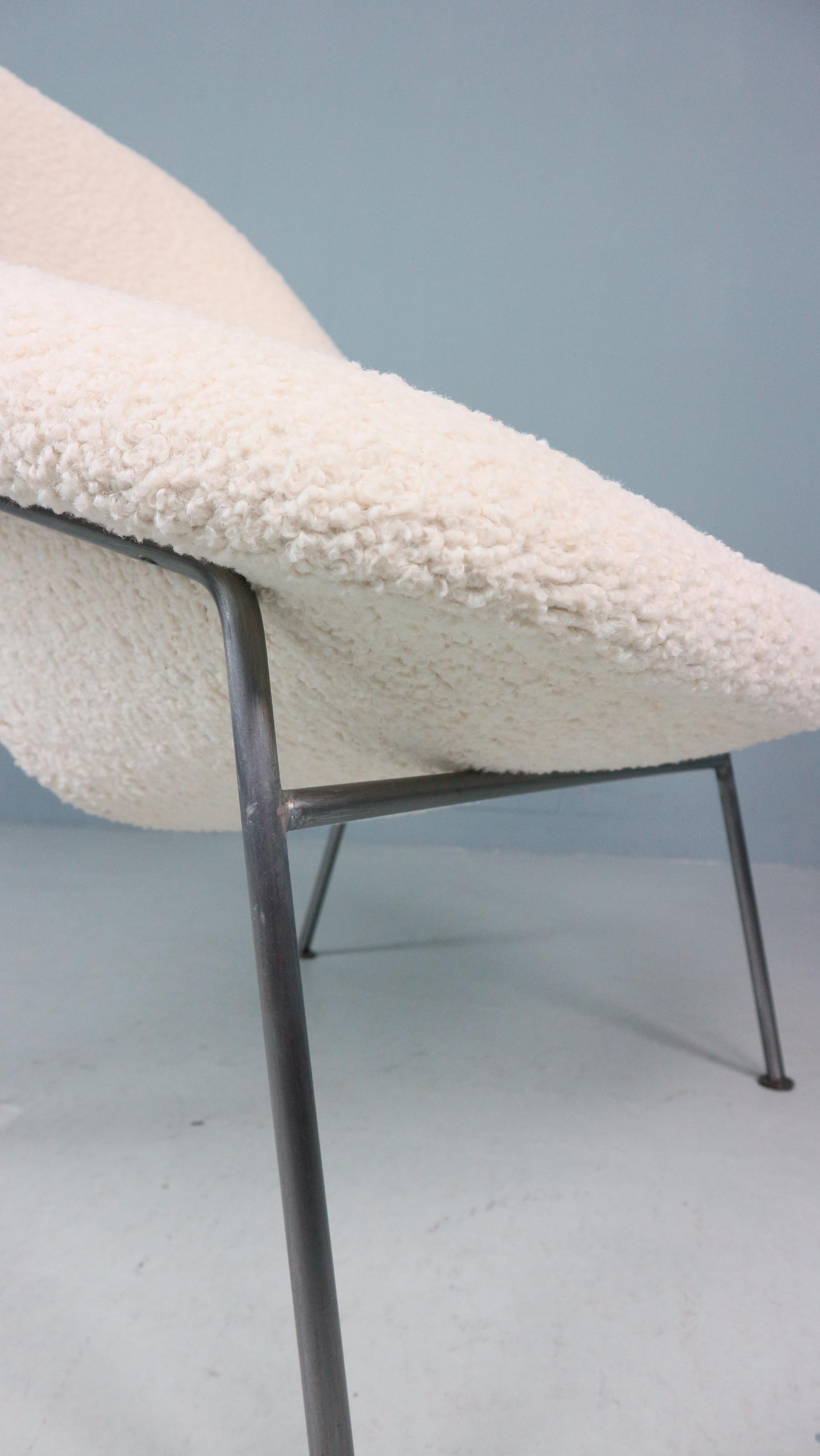 F555 Bouclé Lounge Chair by Pierre Paulin for Artifort 1960s For Sale 5