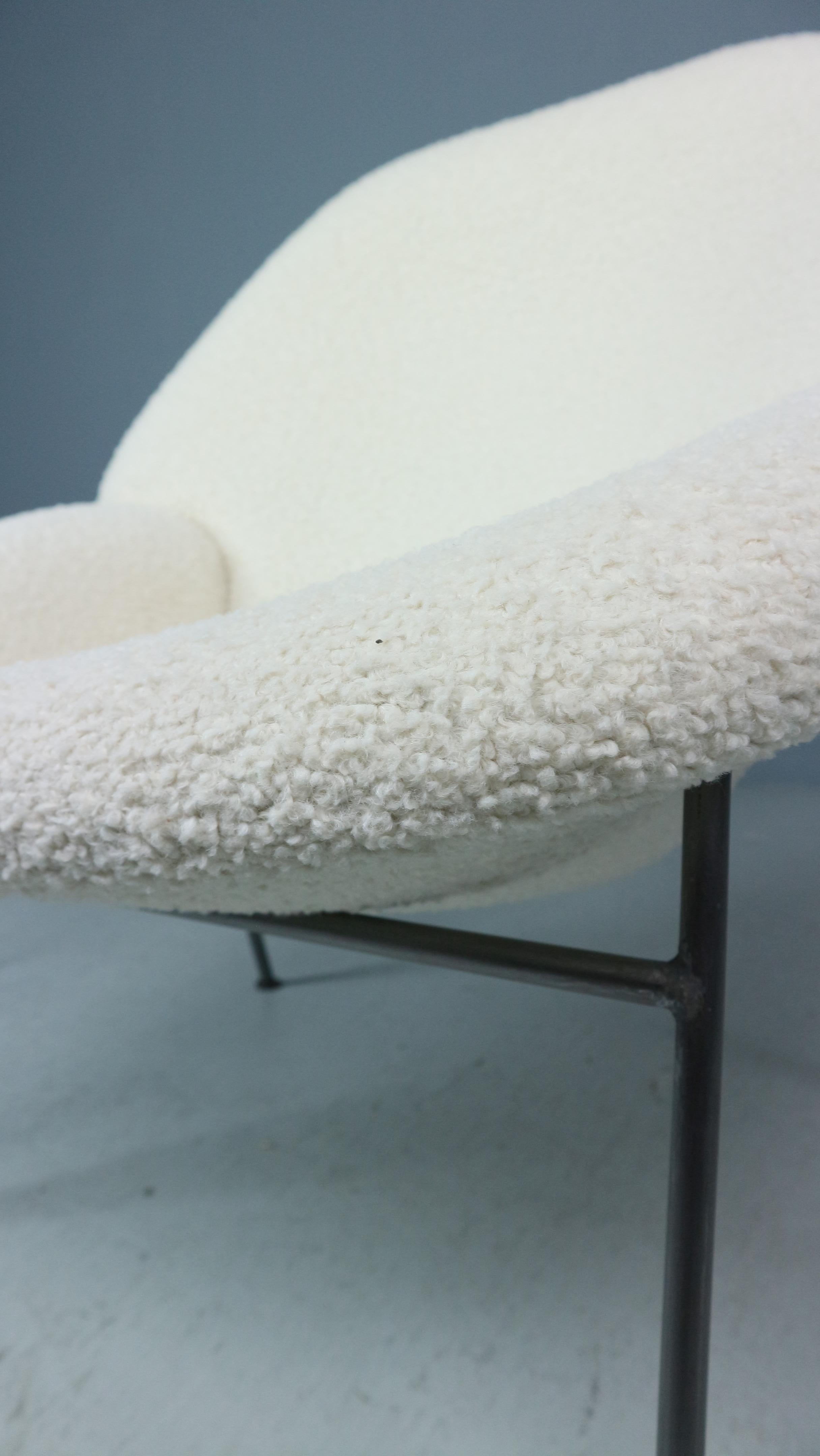 F555 Bouclé Lounge Chair by Pierre Paulin for Artifort 1960s For Sale 6
