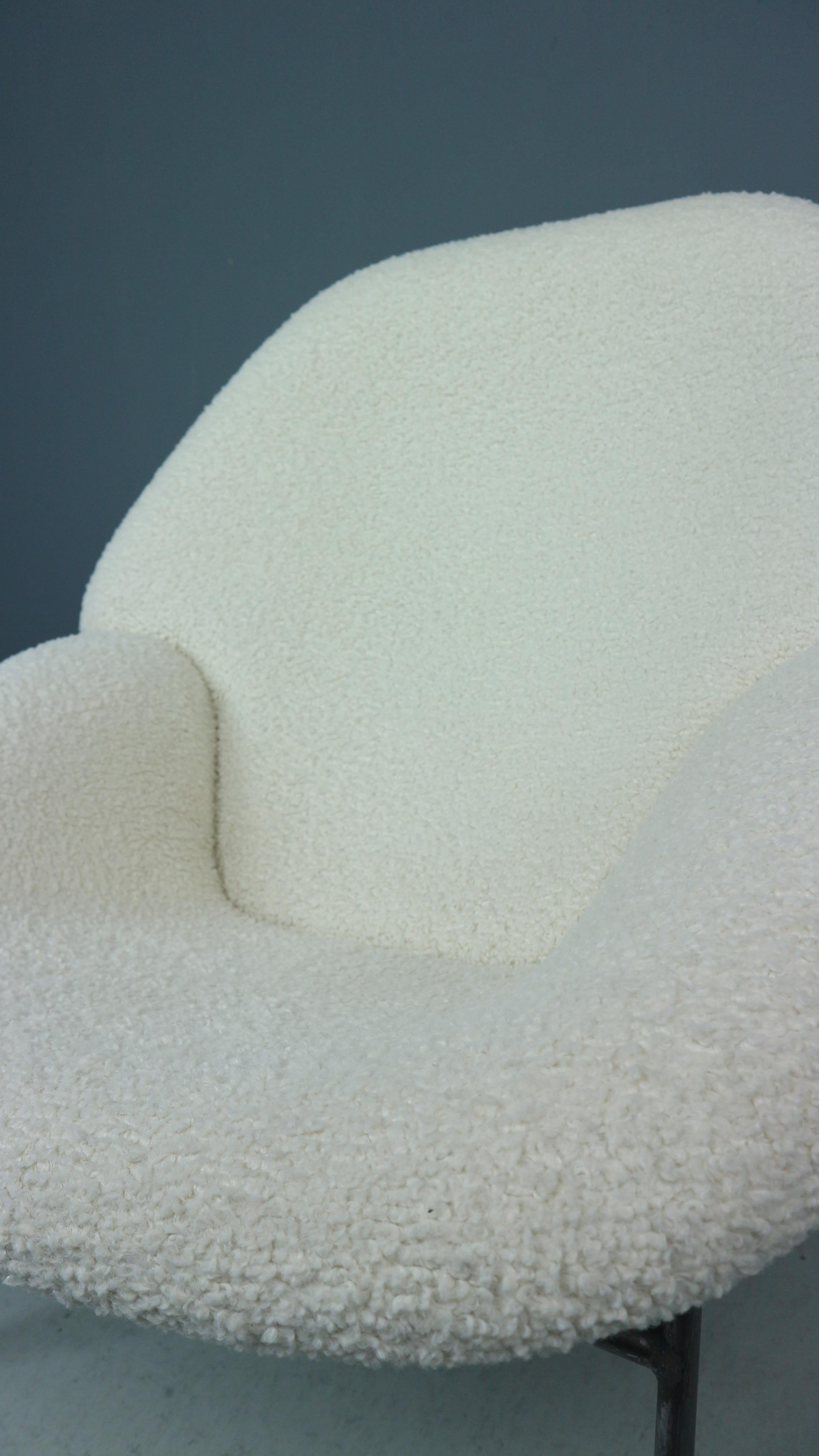 F555 Bouclé Lounge Chair by Pierre Paulin for Artifort 1960s For Sale 7