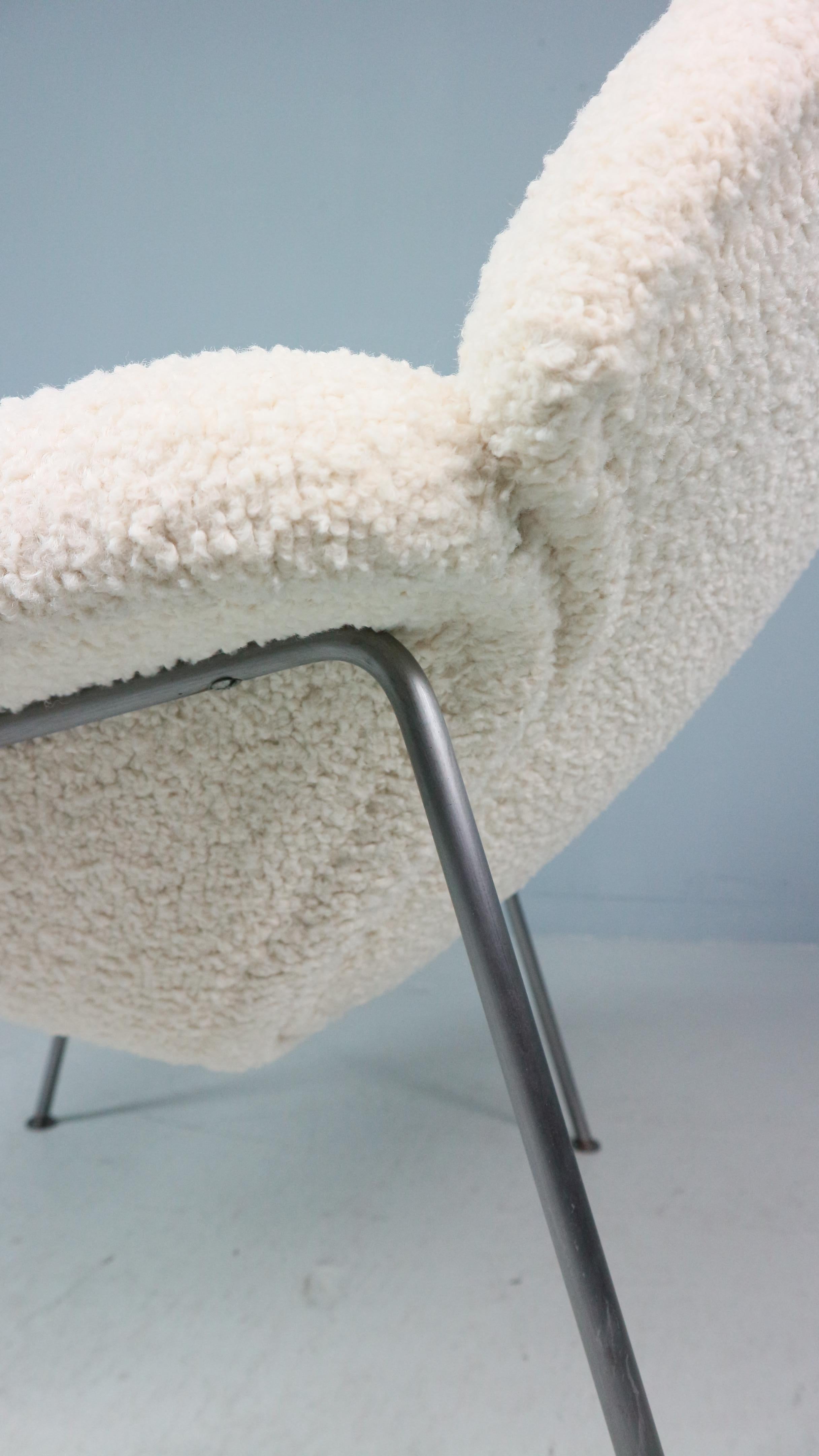 F555 Bouclé Lounge Chair by Pierre Paulin for Artifort 1960s For Sale 8