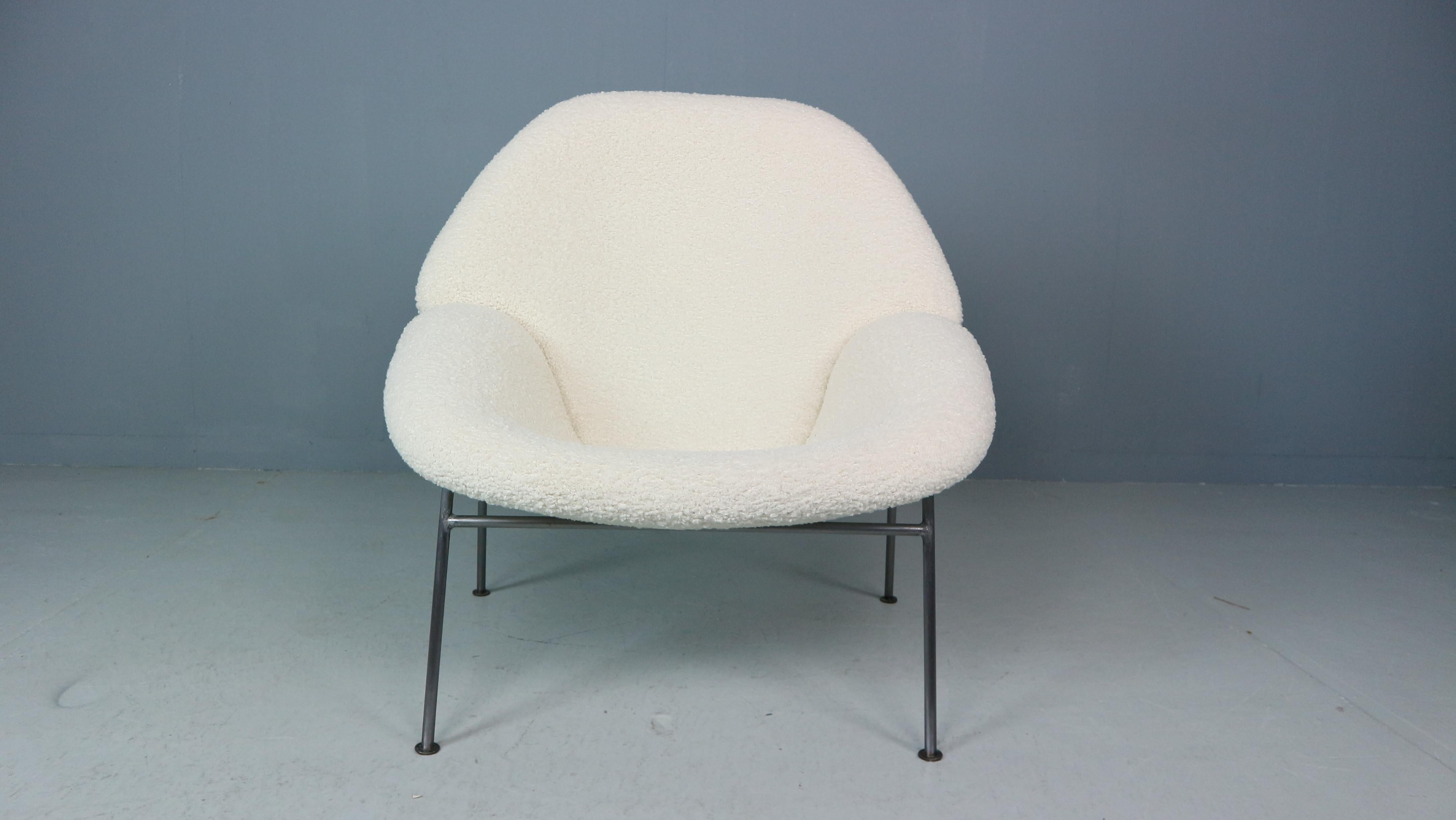 F555 Bouclé Lounge Chair by Pierre Paulin for Artifort 1960s In Good Condition For Sale In The Hague, NL