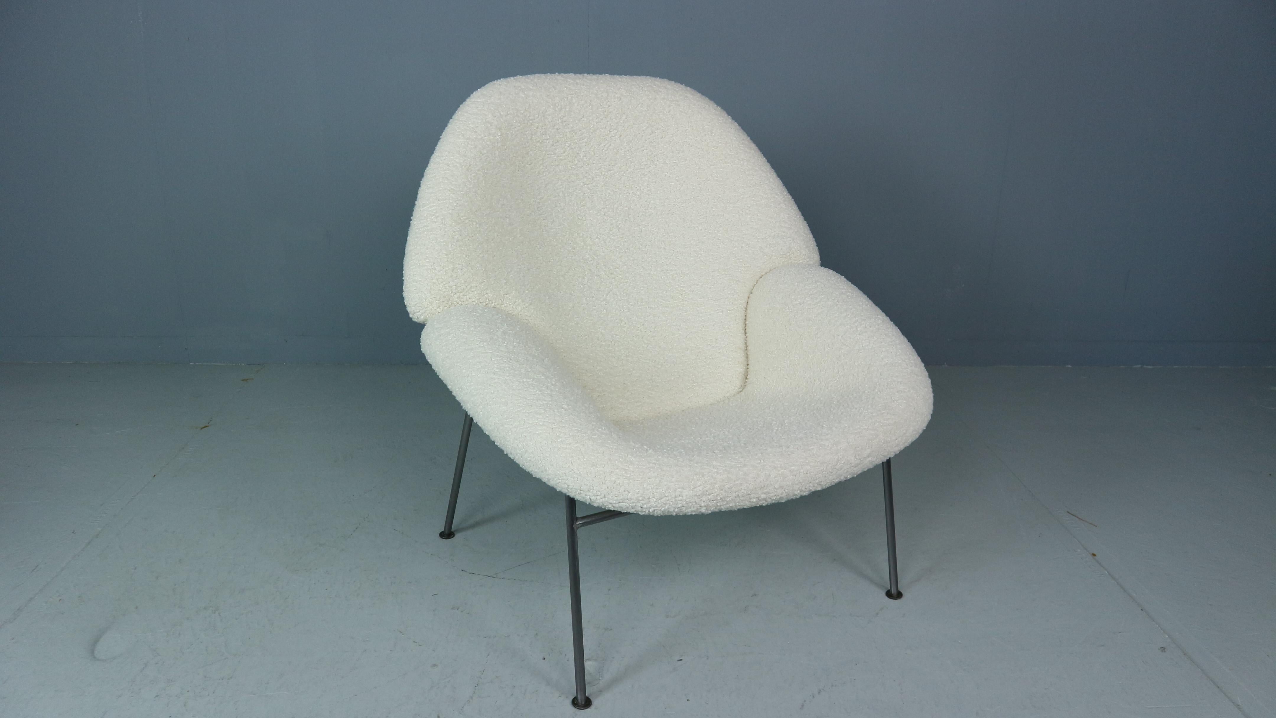 20th Century F555 Bouclé Lounge Chair by Pierre Paulin for Artifort 1960s For Sale
