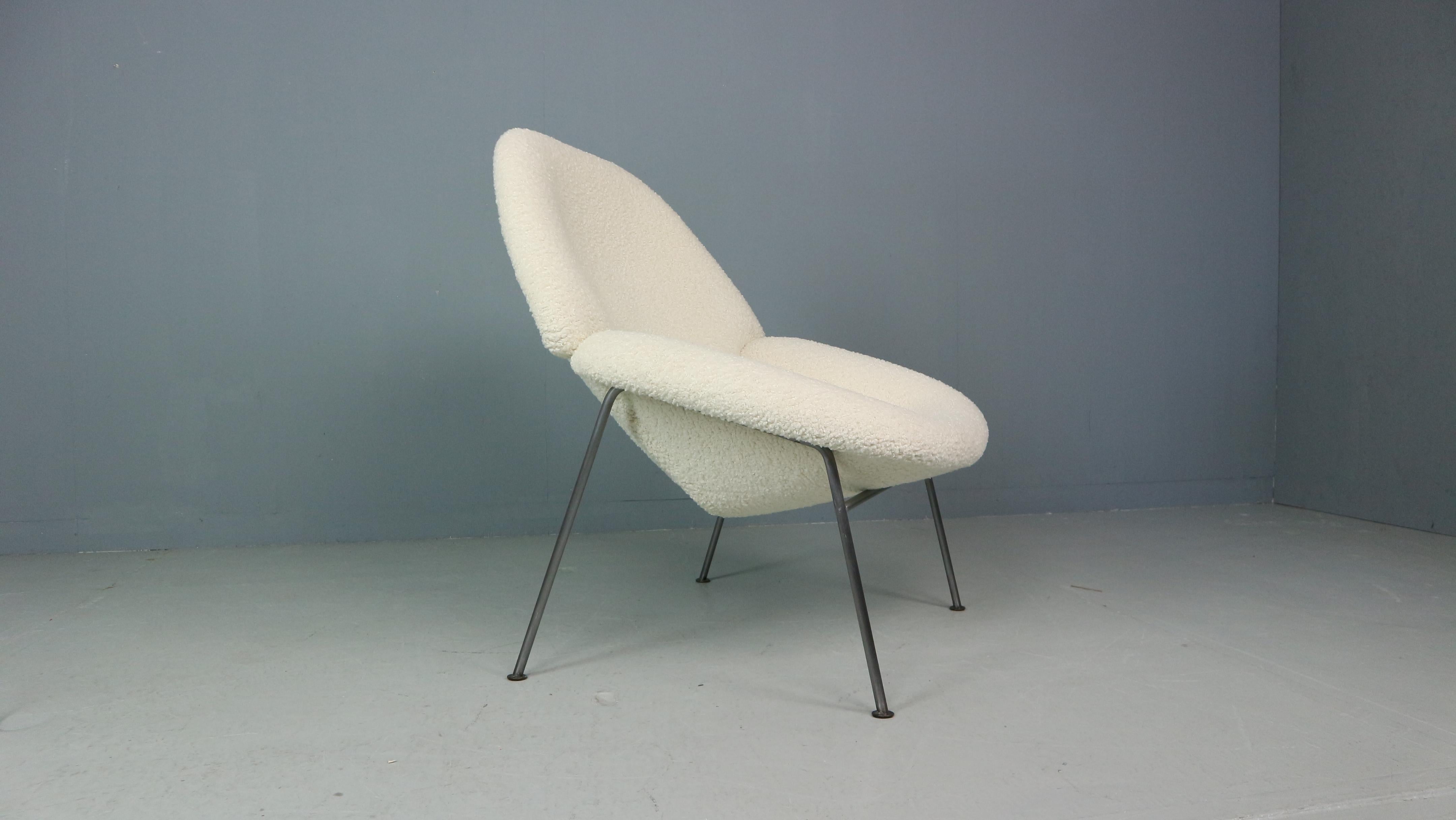 Metal F555 Bouclé Lounge Chair by Pierre Paulin for Artifort 1960s For Sale