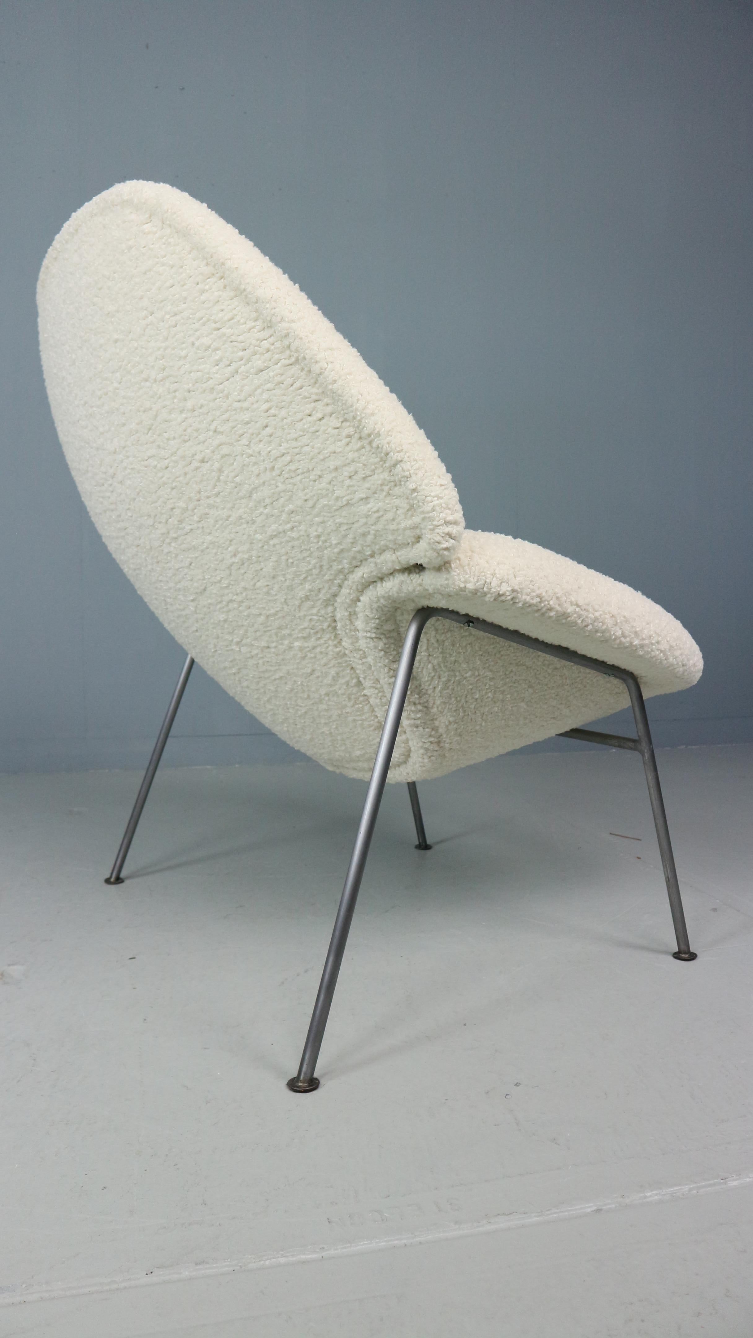 F555 Bouclé Lounge Chair by Pierre Paulin for Artifort 1960s For Sale 3