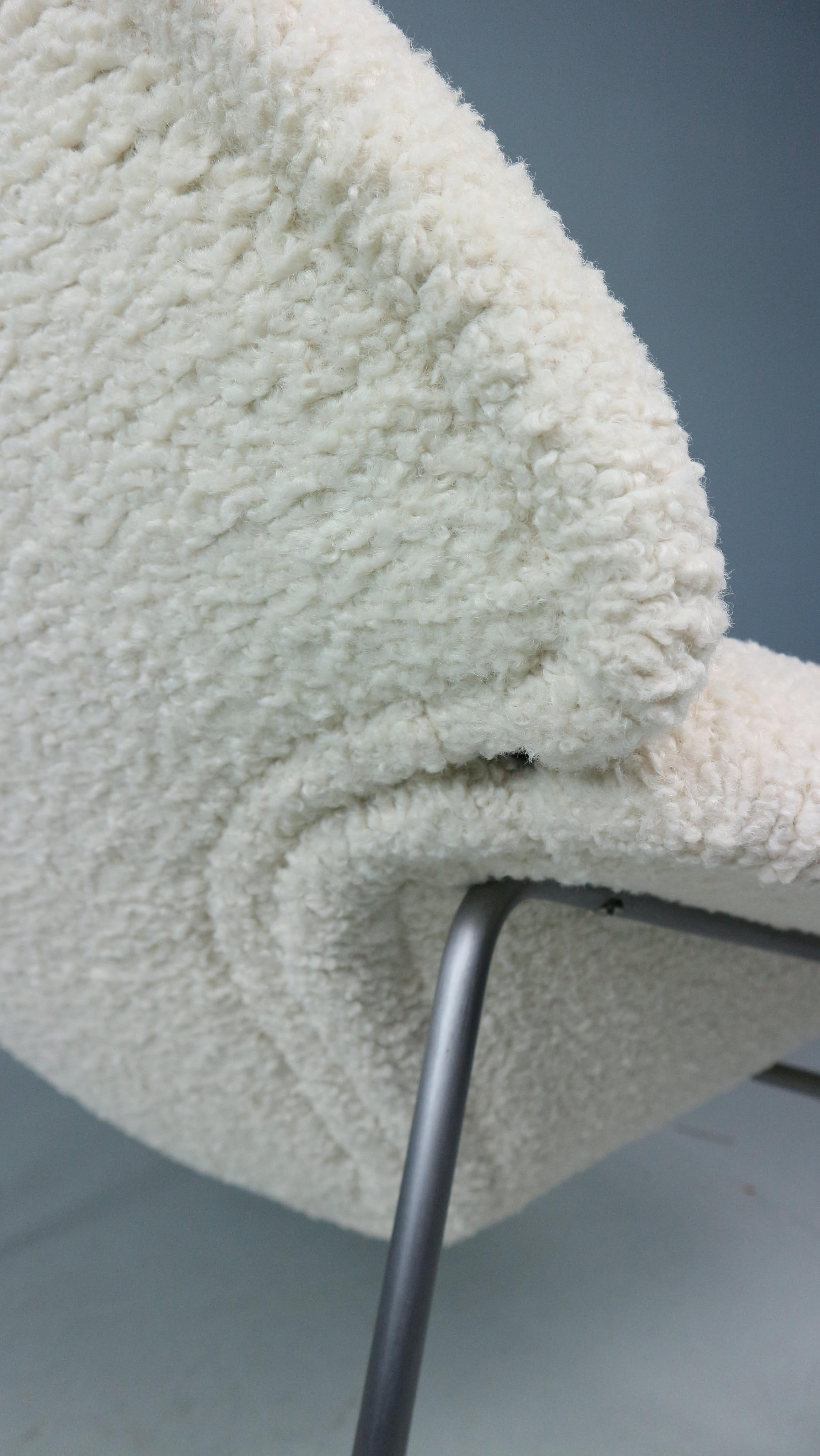 F555 Bouclé Lounge Chair by Pierre Paulin for Artifort 1960s For Sale 4