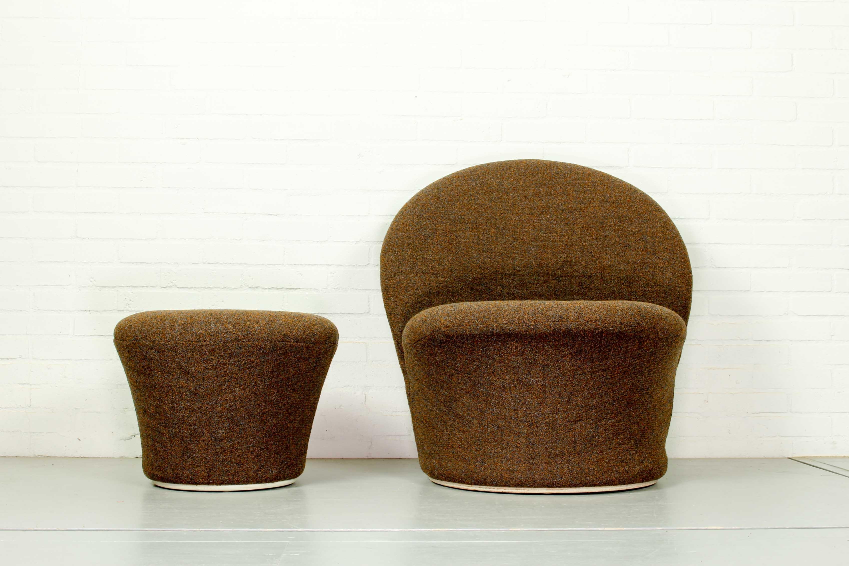 Dutch F572 Lounge Chair and mushroom ottoman by Pierre Paulin for Artifort, 1967
