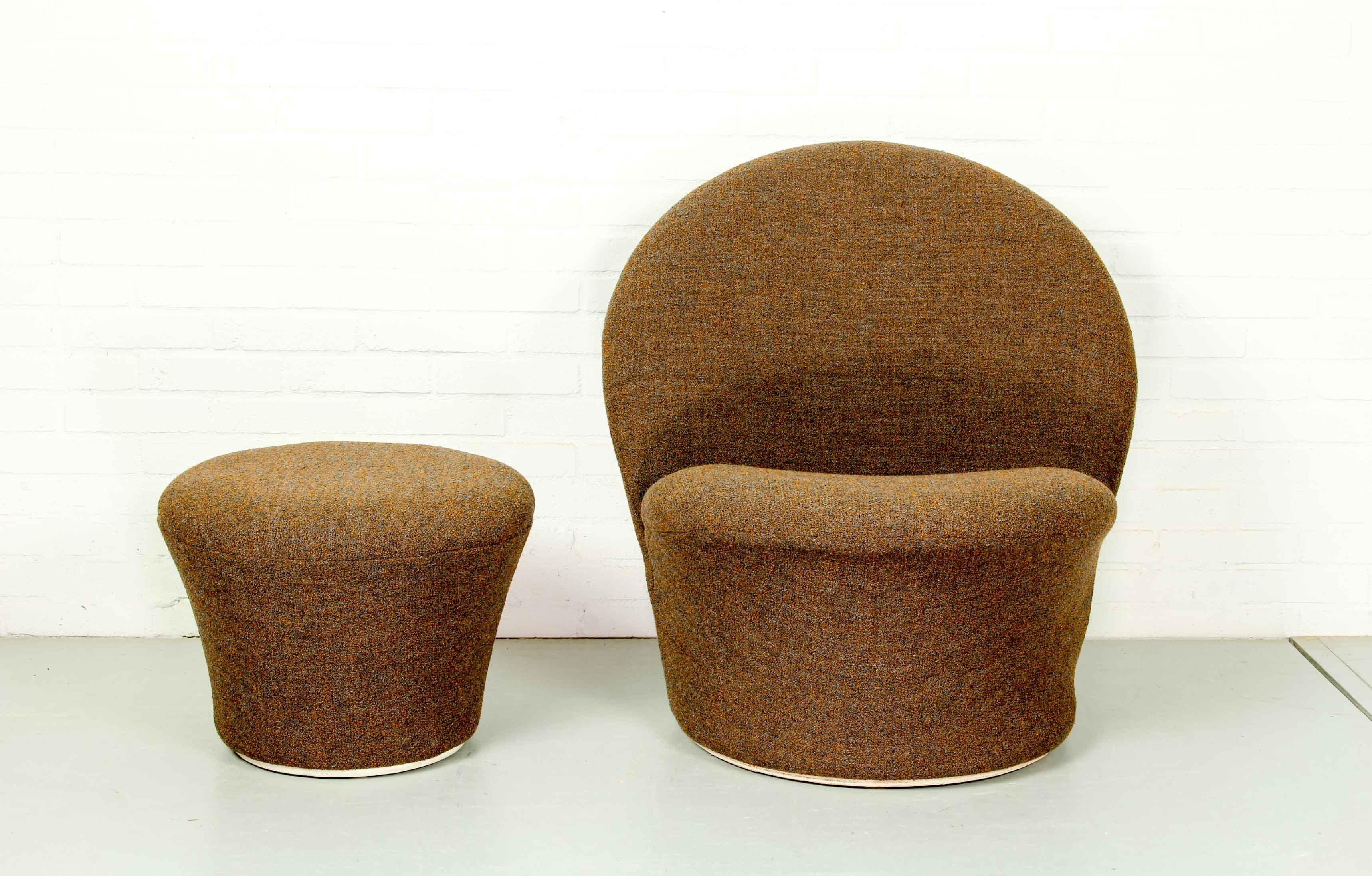 F572 Lounge Chair and mushroom ottoman by Pierre Paulin for Artifort, 1967 In Good Condition In Appeltern, Gelderland