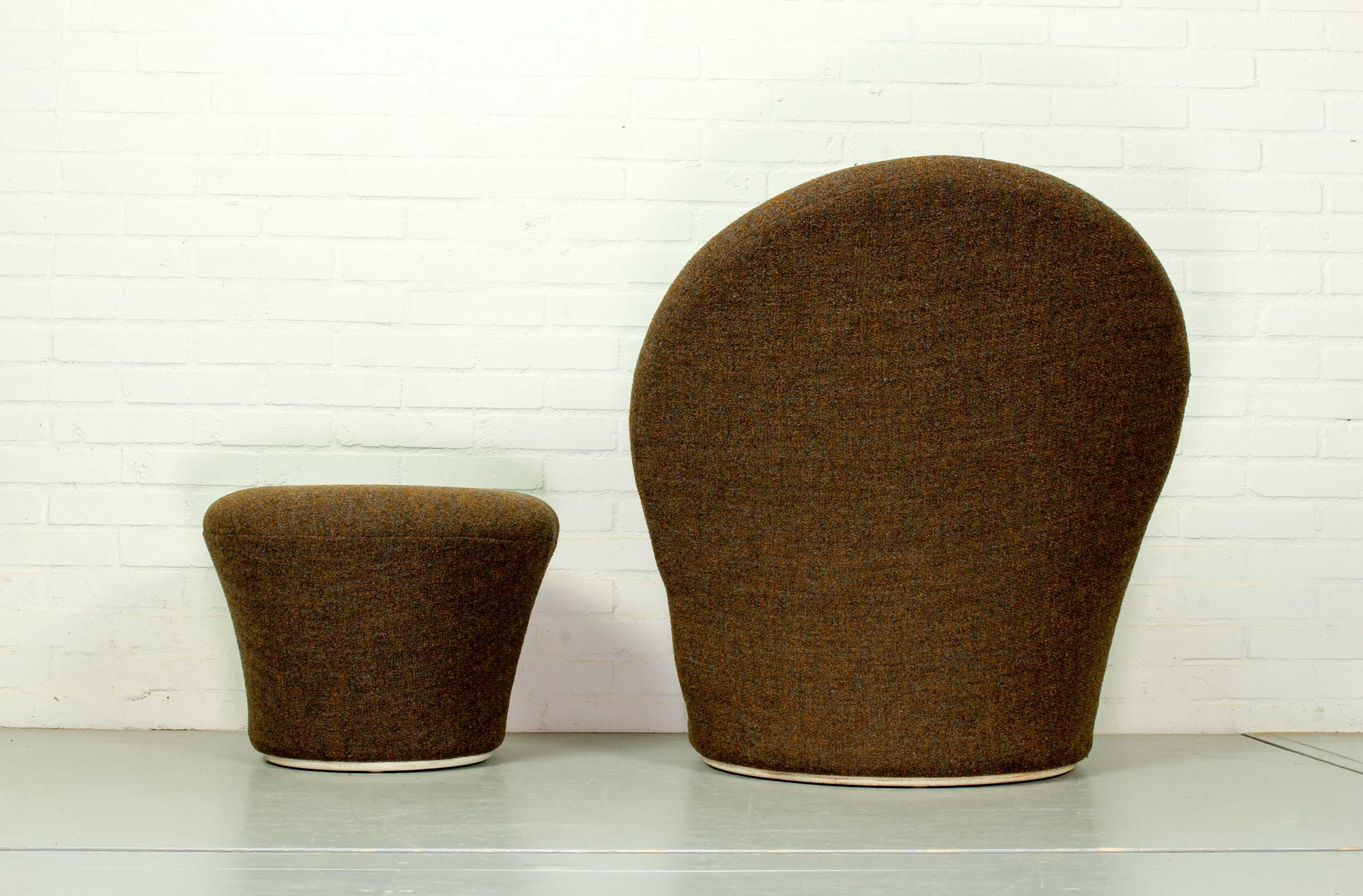 Wool F572 Lounge Chair and mushroom ottoman by Pierre Paulin for Artifort, 1967