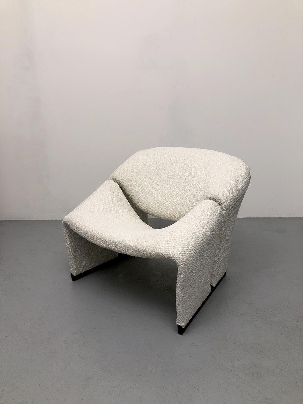 F580 Groovy Lounge Chair, designed by Pierre Paulin for Artifort in 1966. Original, first edition armchair, finely restored and upholstered in ivory wool bouclé.

