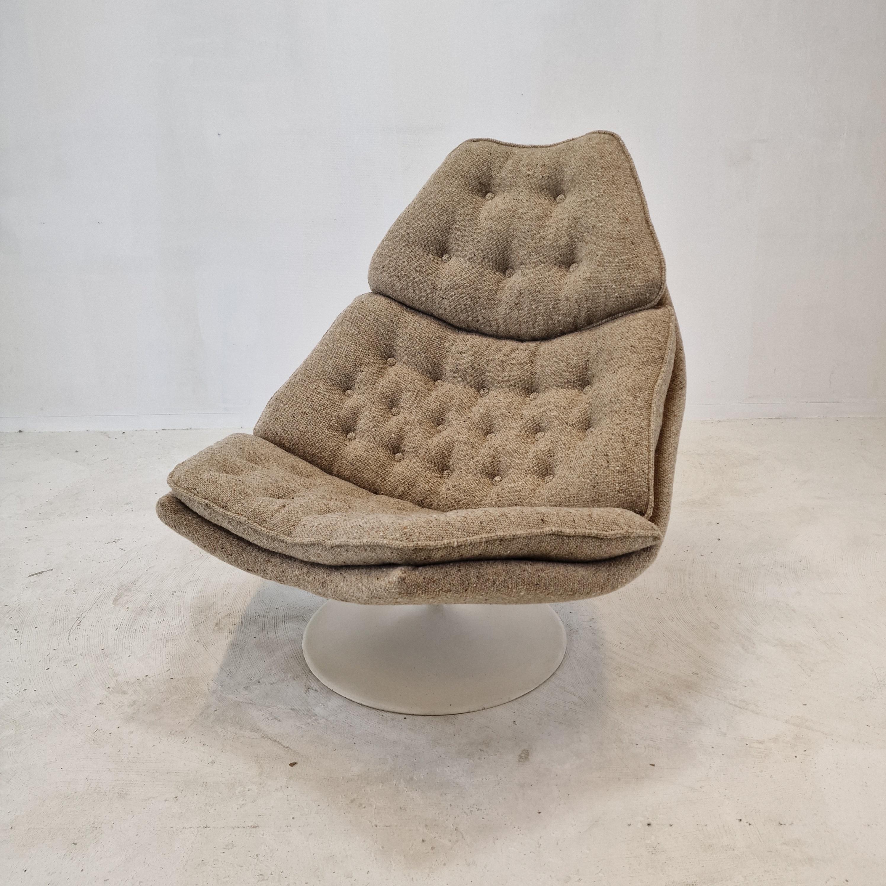 Very cosy and comfortable Artifort model F588 lounge chair. 
Designed by the famous English designer Geoffrey Harcourt in the 60's. 
This is a very early edition with a polyester foot.

The chair is just restored with new fabric and new