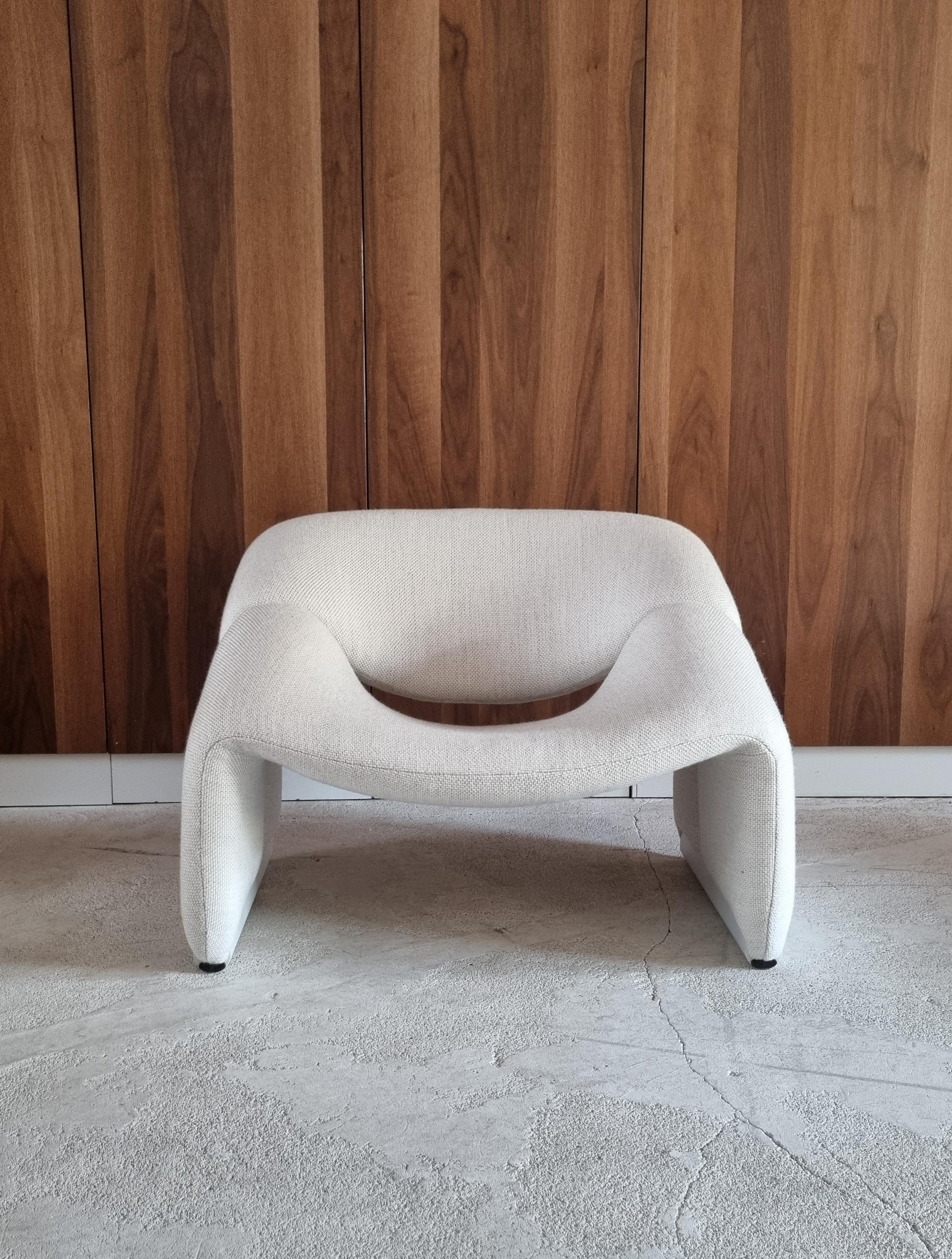 The Groovy chair was designed by France’s top designer Pierre Paulin for Holland’s most avant-garde furniture maker Artifort. Their compactness combined with great comfort and of course iconic looks made this chair one of the stars of the