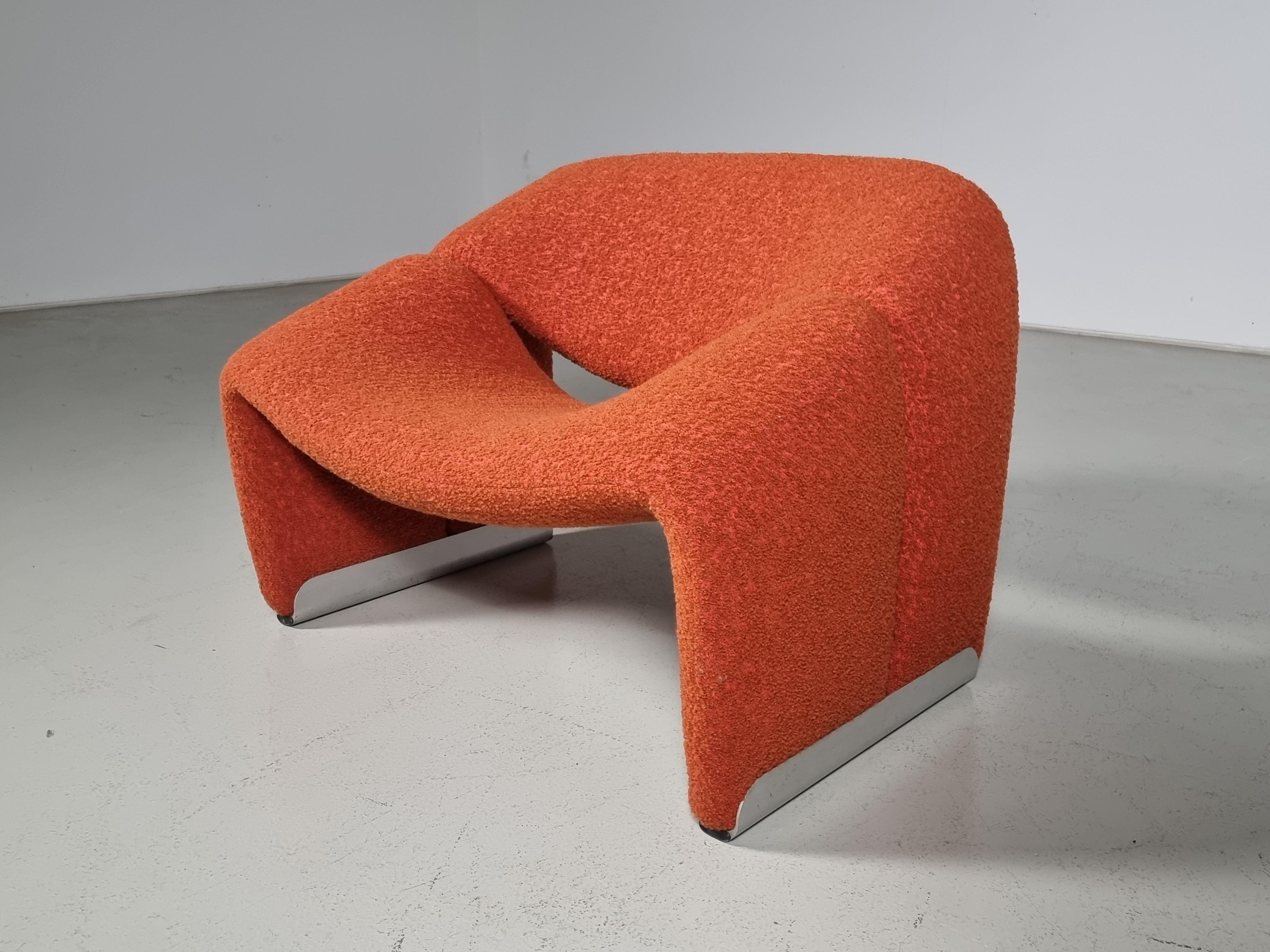 Mid-Century Modern F598 Groovy 'M' Chair in orange/red boucle by Pierre Paulin for Artifort, 1980s For Sale