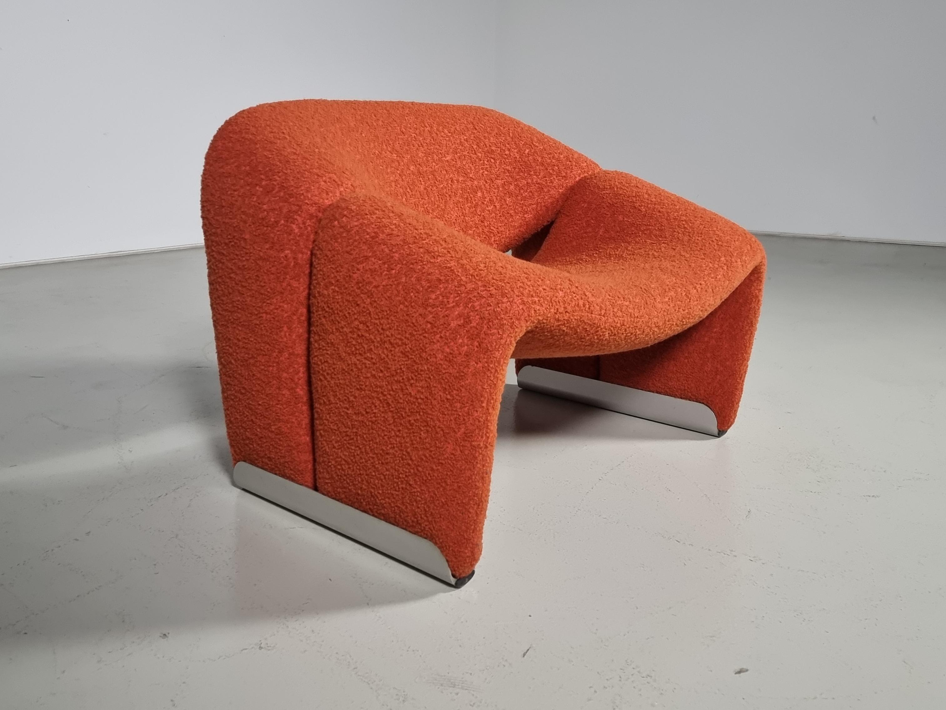 European F598 Groovy 'M' Chair in orange/red boucle by Pierre Paulin for Artifort, 1980s For Sale