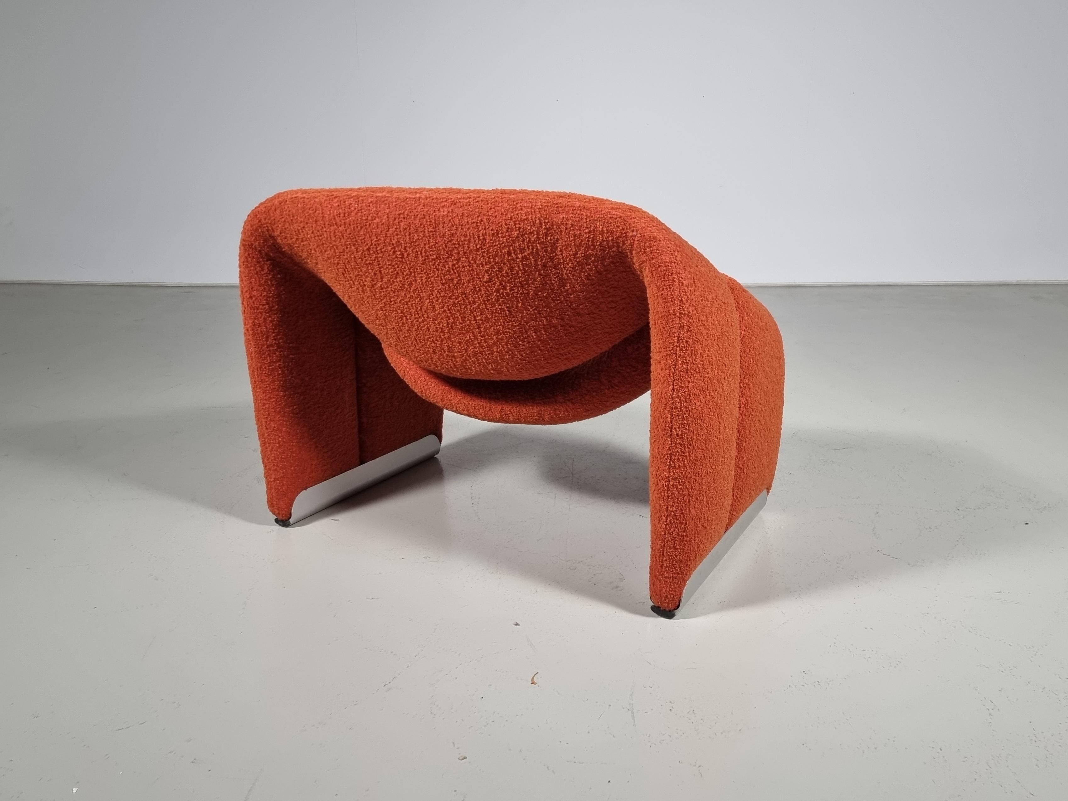 F598 Groovy 'M' Chair in orange/red boucle by Pierre Paulin for Artifort, 1980s In Good Condition For Sale In amstelveen, NL
