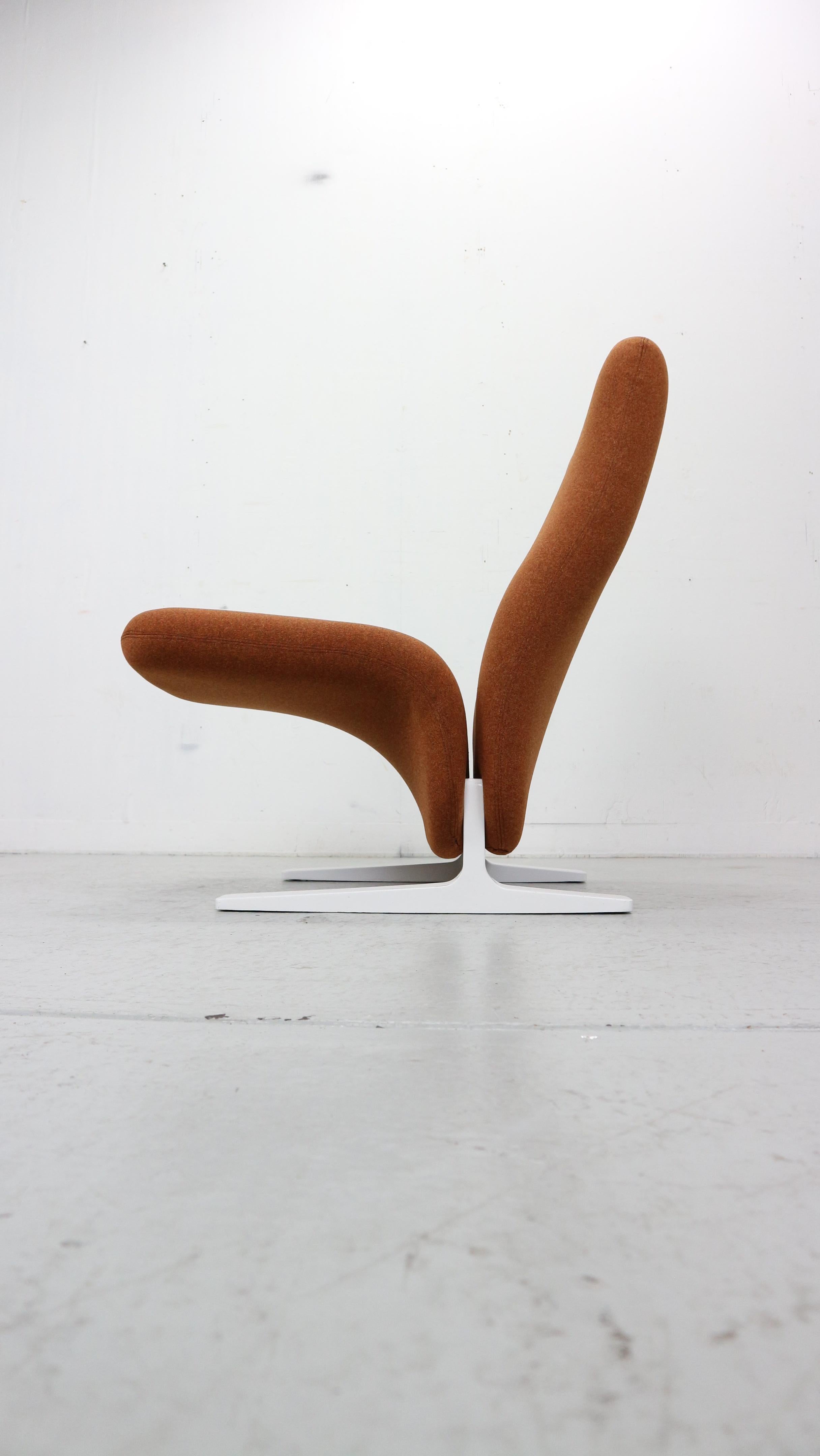 The Concorde or F780 is an iconic easy lounge chair designed by French designer Pierre Paulin for furniture manufacturer Artifort. This iconic chair is named after the French Concorde aircraft which he also designed, this comfortable and minimal