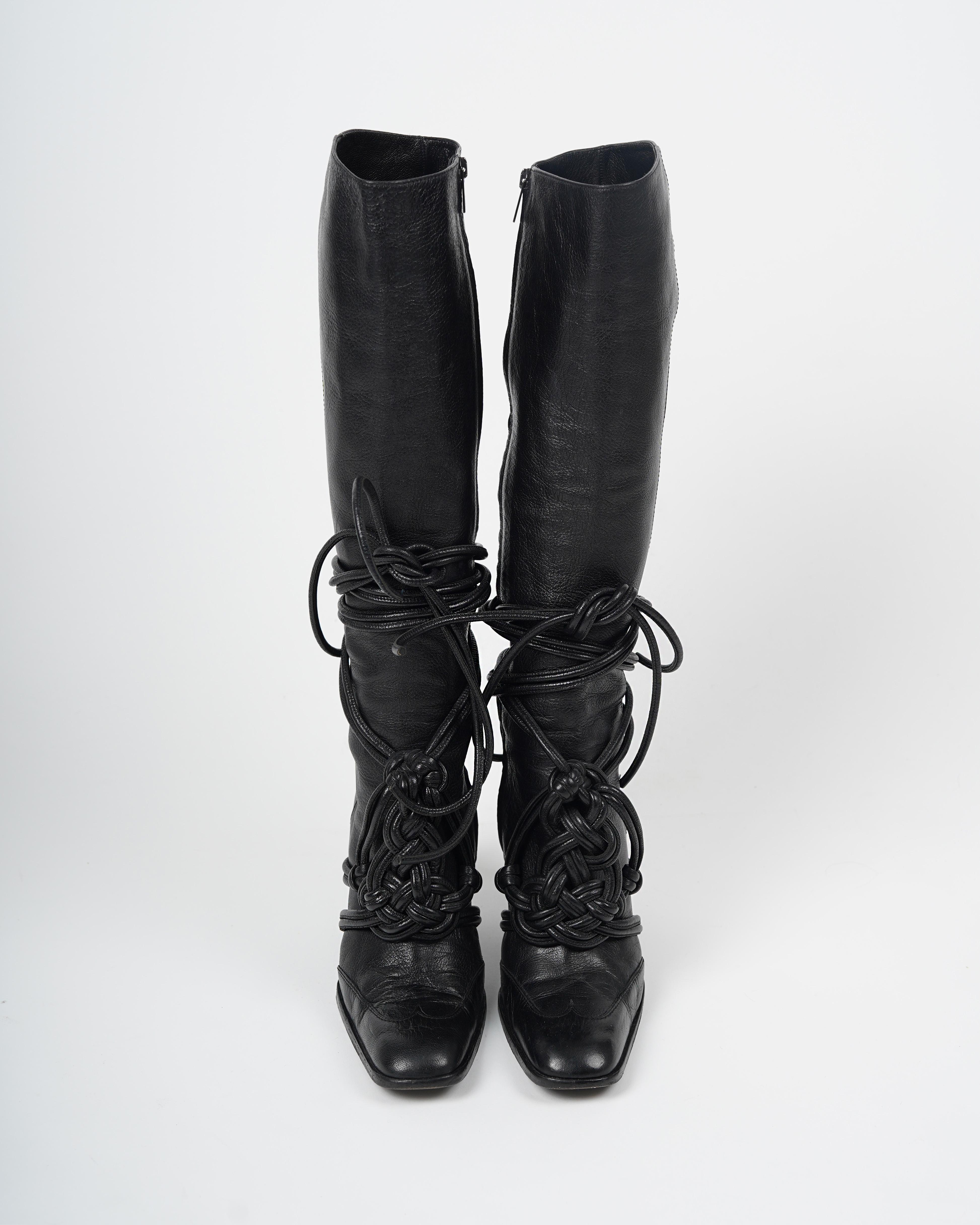 F/W 2001 Yves Saint Laurent by Tom Ford Black Leather Runway & Campaign Boots In Good Condition For Sale In Berlin, DE