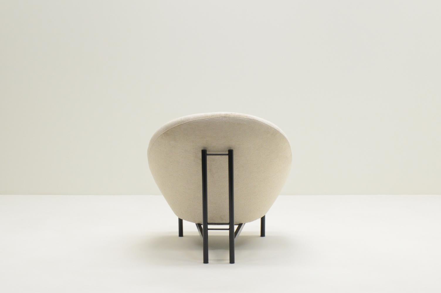 F815 lounge chair by Theo Ruth for Artifort, 1950s Netherlands. In Good Condition For Sale In Landgraaf, NL