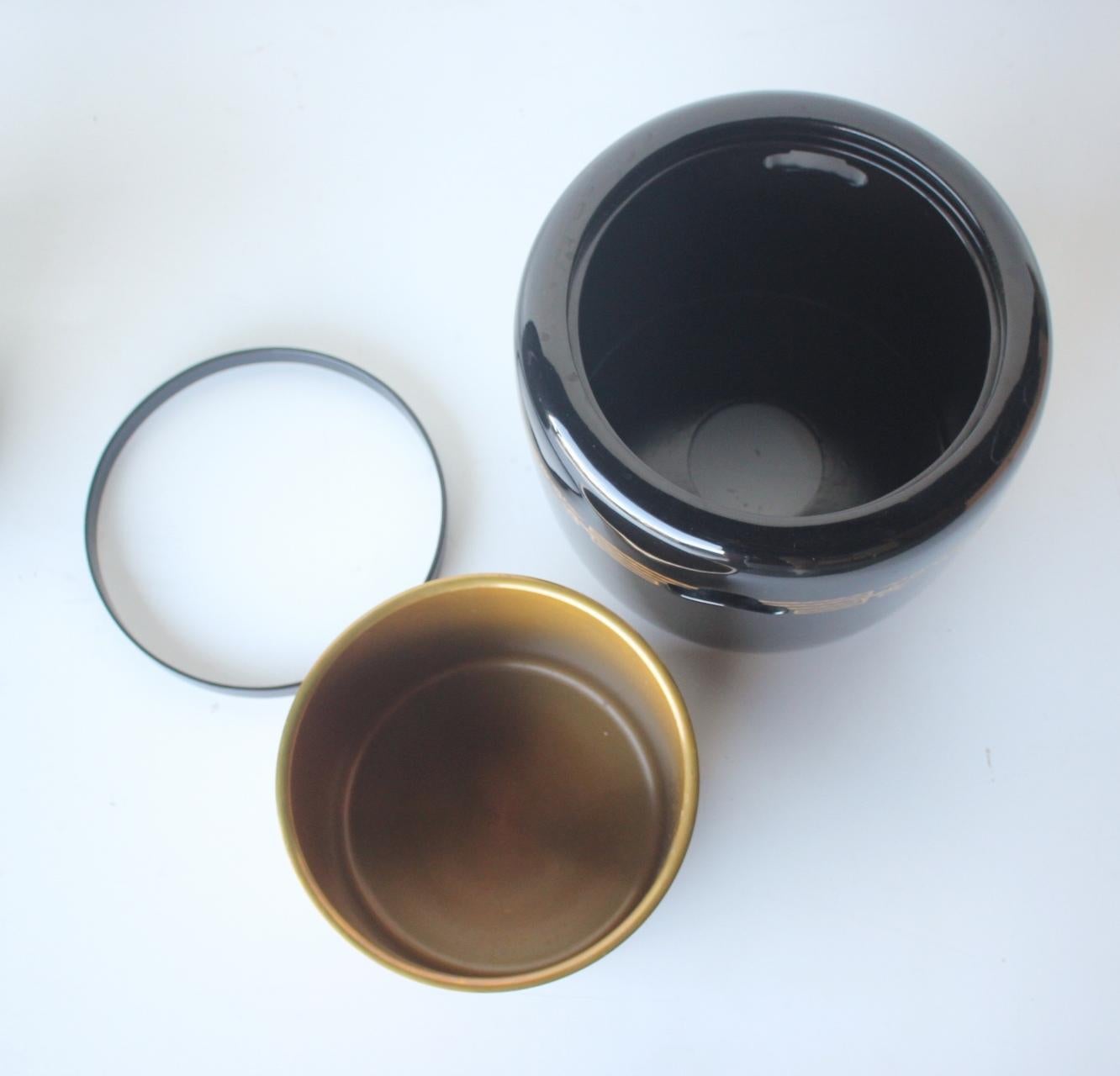 F9 Alte japanische Kunst Unbenutzte Drachen Maki-e Lack Brazier, Weinkühler, Satz von 2 im Angebot 11