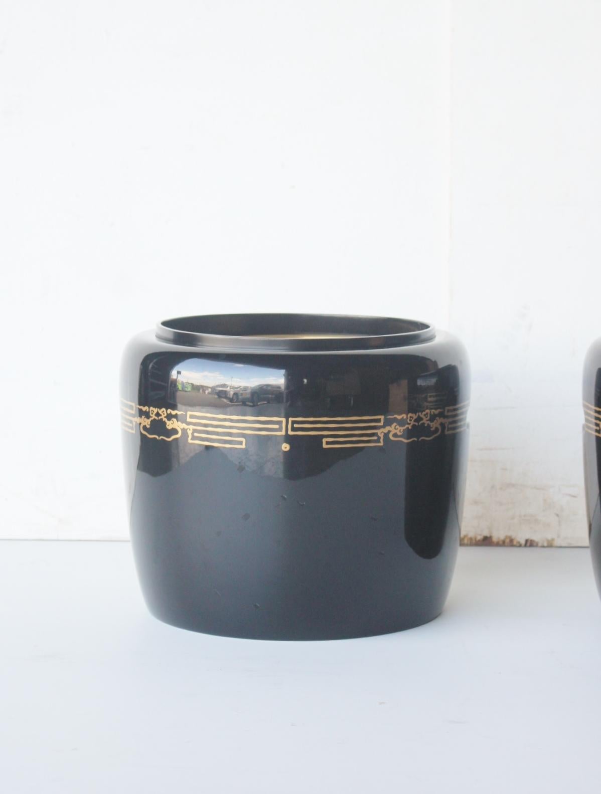 Größe: φ360×260mm, ca. 3300g/Stück
Kartongröße: 680×290×350mm, 10kg

Geschätzte Verpackungsgröße: 42×75×37mm, 17kg

Dies ist ein Paar Bratpfannen, die unbenutzt und in ausgezeichnetem Zustand zu sein scheinen.
Im Inneren befindet sich ein