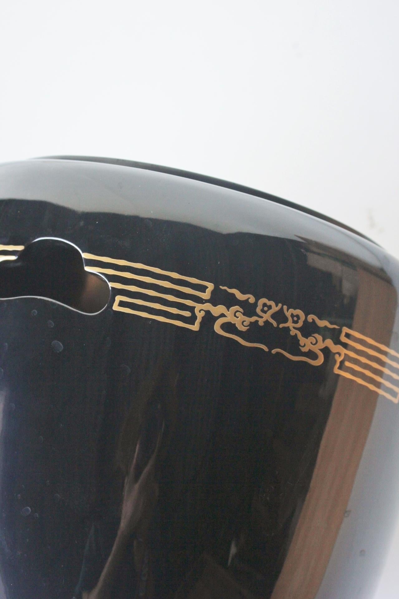 F9 Alte japanische Kunst Unbenutzte Drachen Maki-e Lack Brazier, Weinkühler, Satz von 2 im Angebot 1