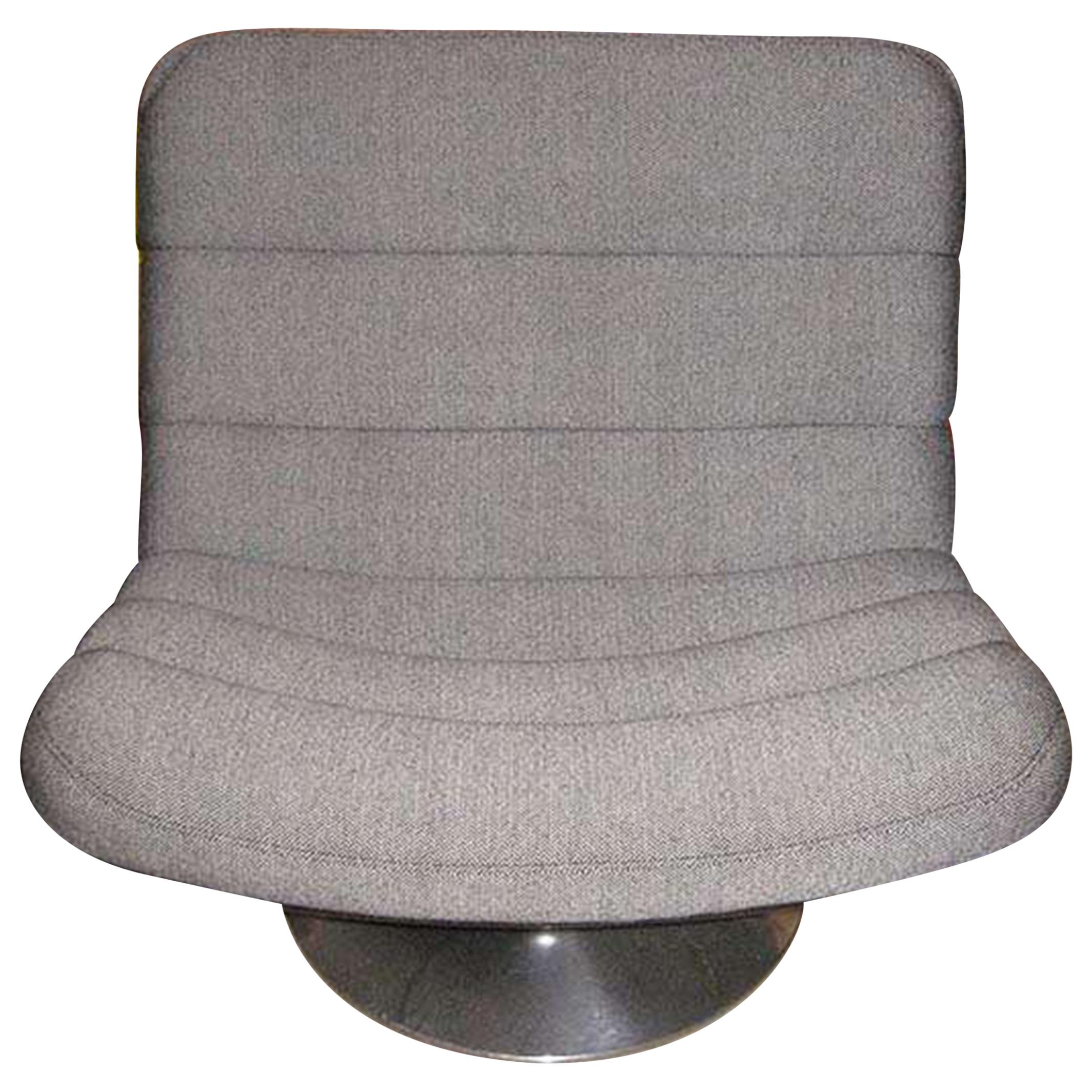 Artifort F978 Grey Fabric Swivel Lounge Chair