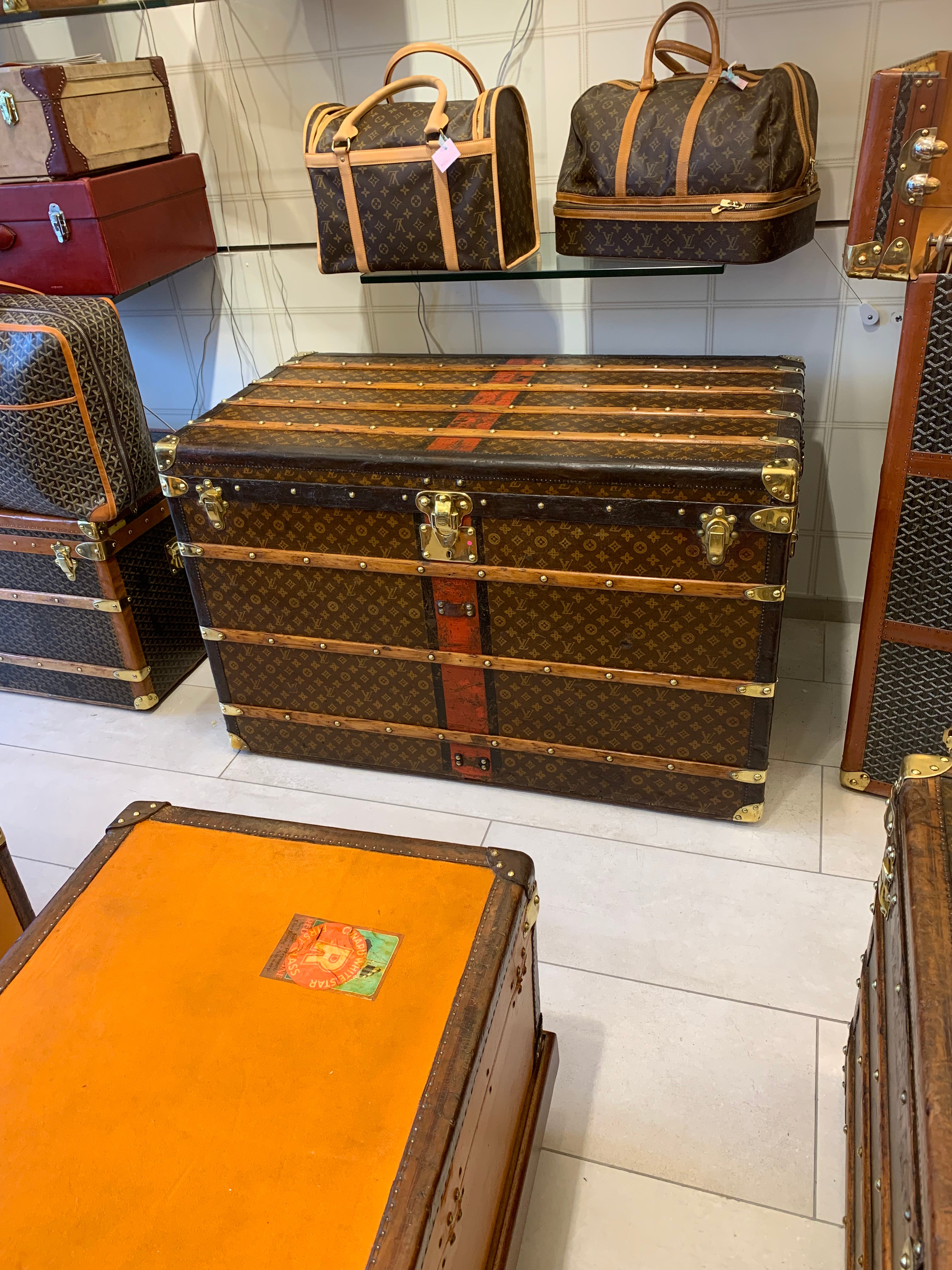 Louis Vuitton suitcase 70 cm, Louis Vuitton trunk - Paris Saint-Ouen flea  market