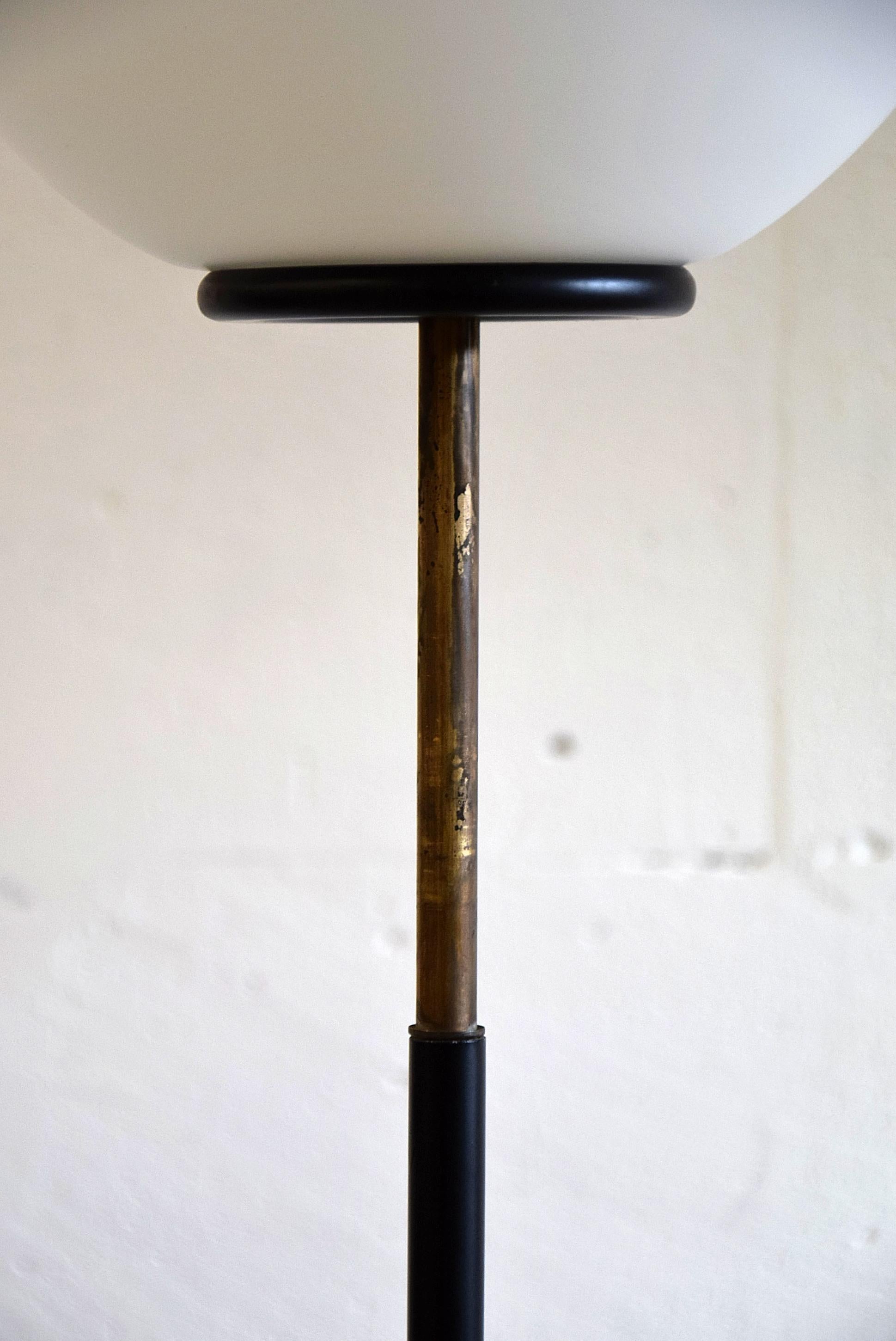 Stilnovo mid century modern glas and brass Italian floor lamp In Good Condition In Weesp, NL