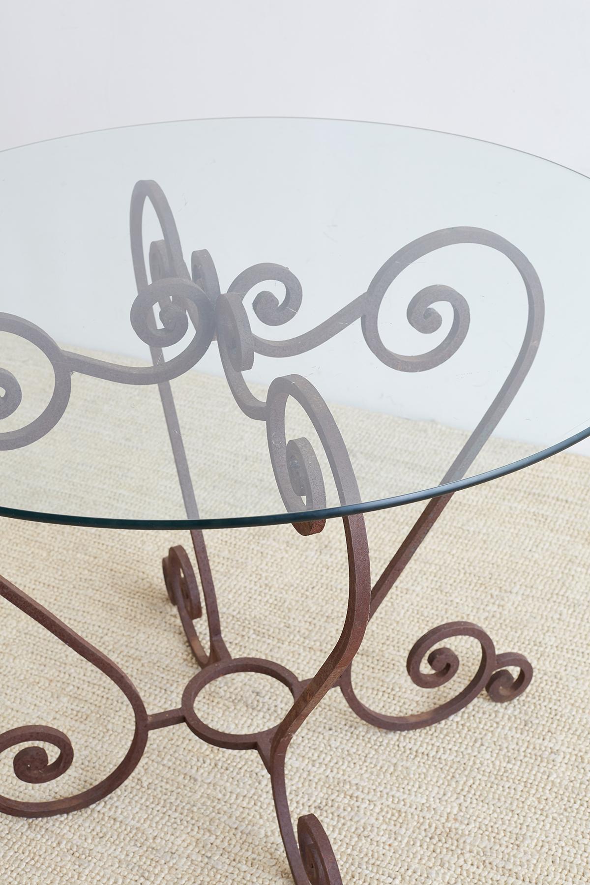 Table de déjeuner ou de jardin en fer forgé à volutes en vente 1