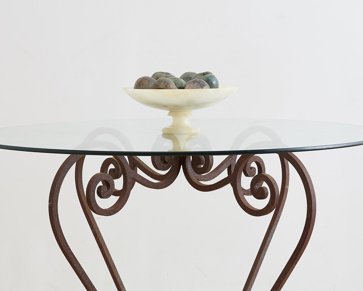 Table de déjeuner ou de jardin en fer forgé à volutes en vente 7