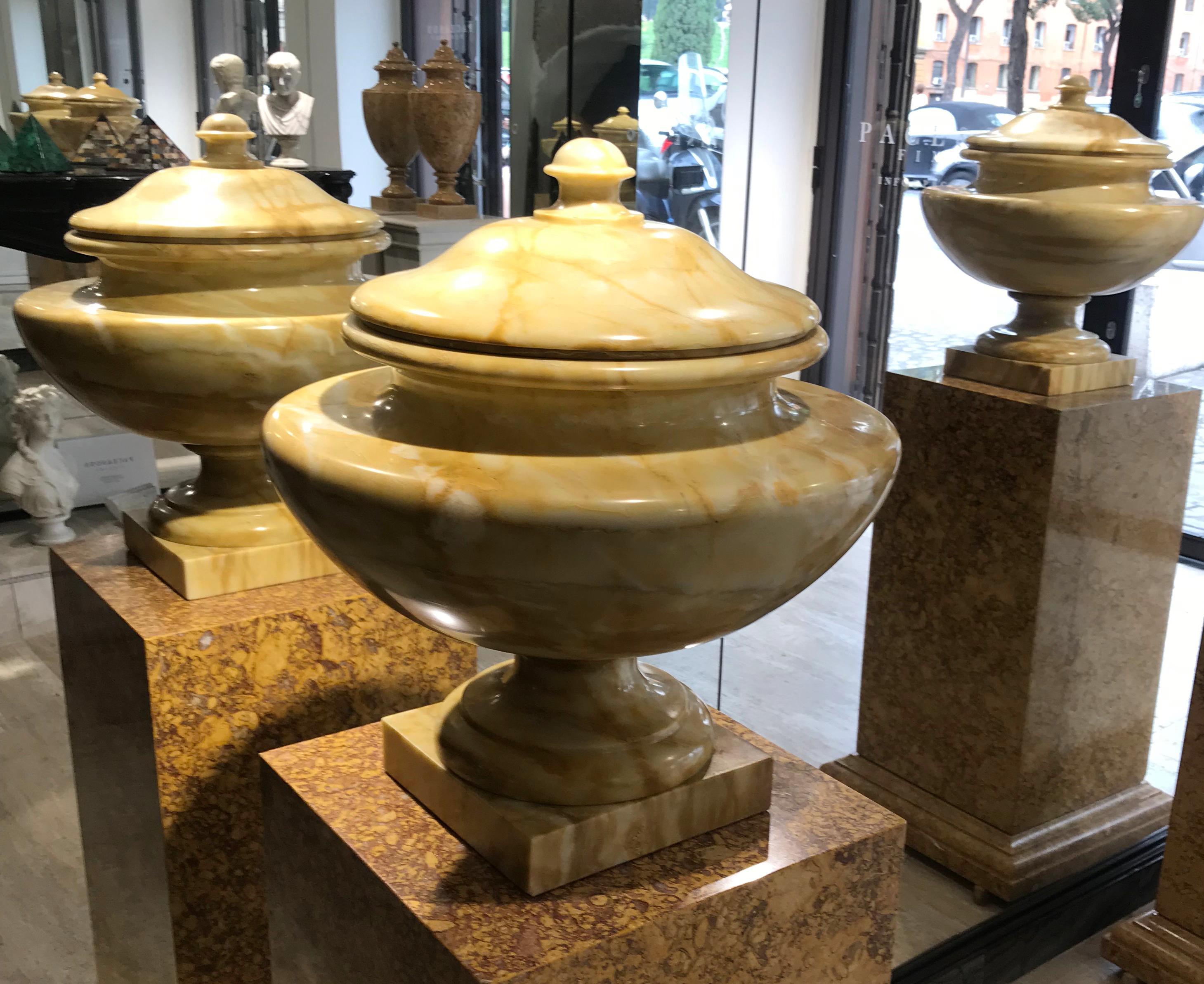 Neoclassical Italian Tuscany Marble Siena Yellow Pair of Urns For Sale 3