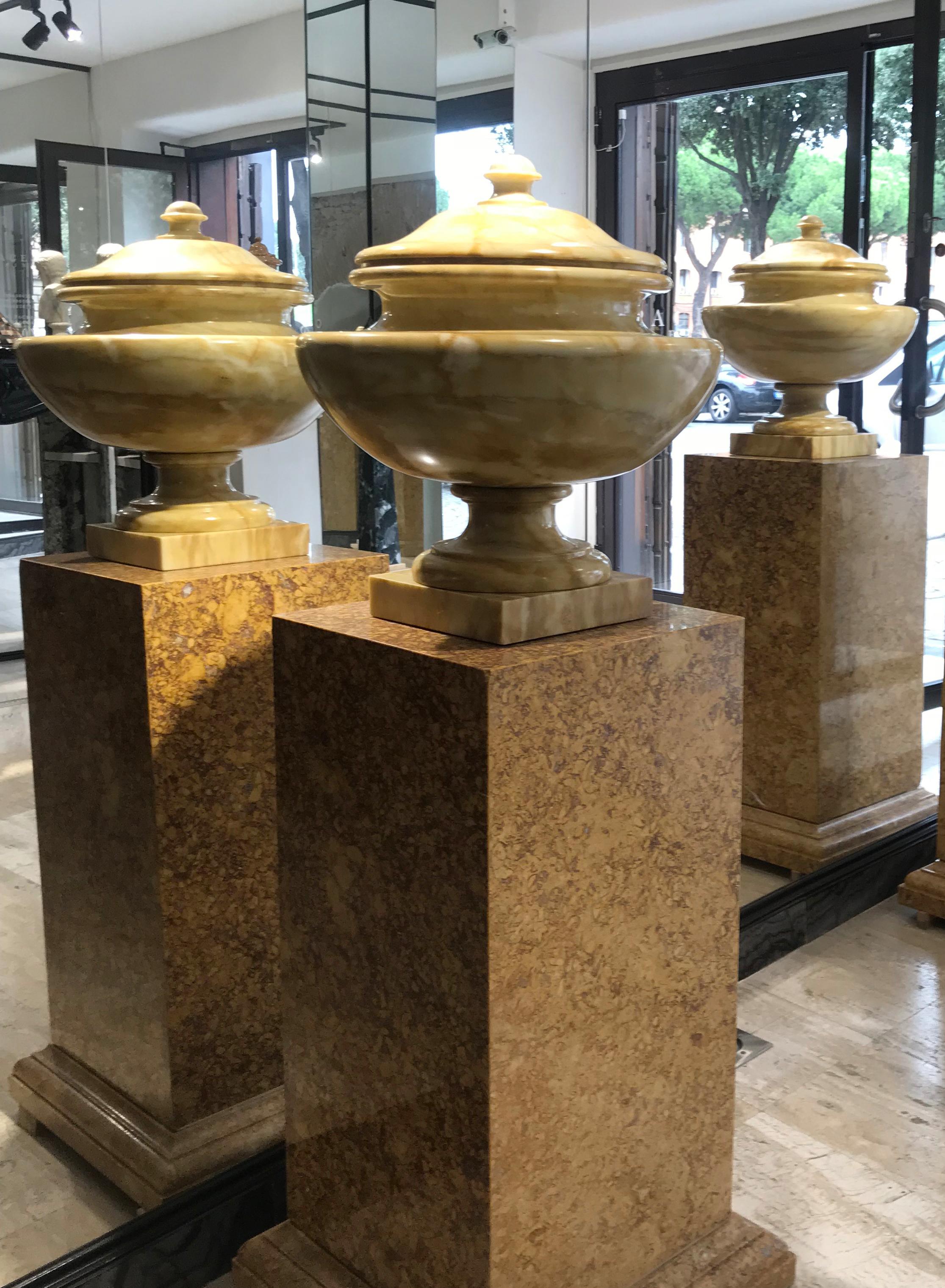 Neoclassical Italian Tuscany Marble Siena Yellow Pair of Urns For Sale 5